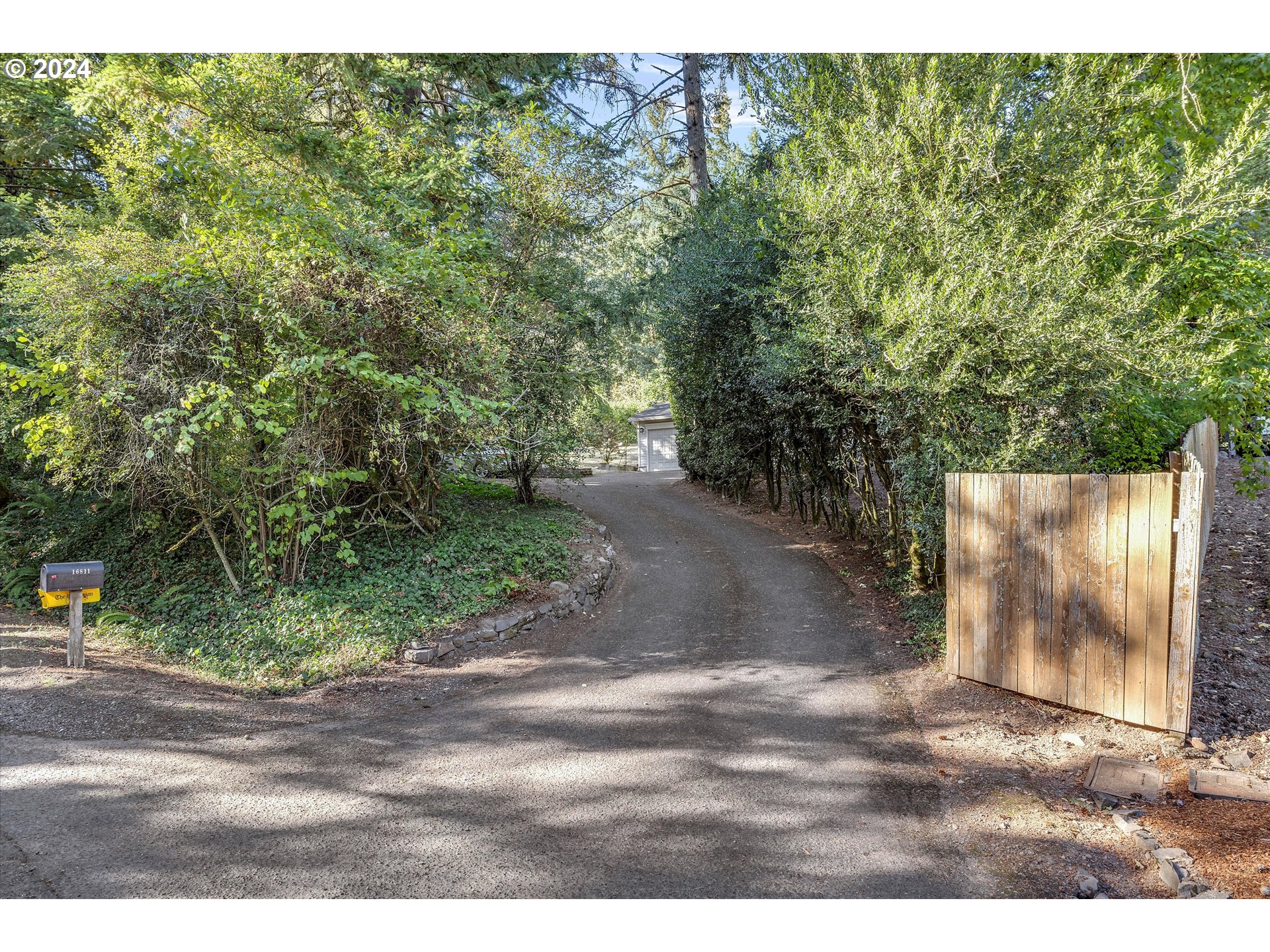 16811 S CREEKSIDE CT