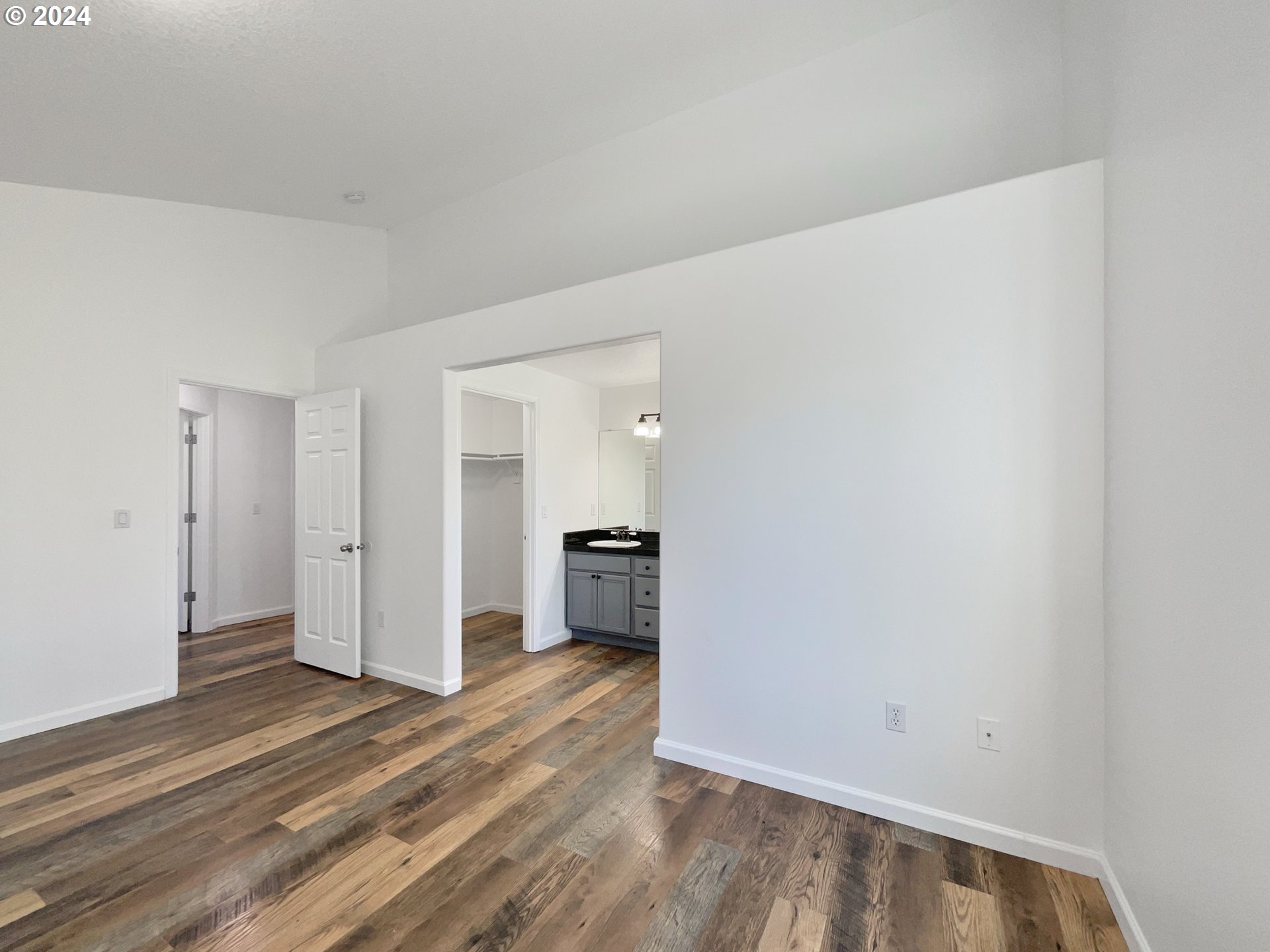2504 GREEN CT