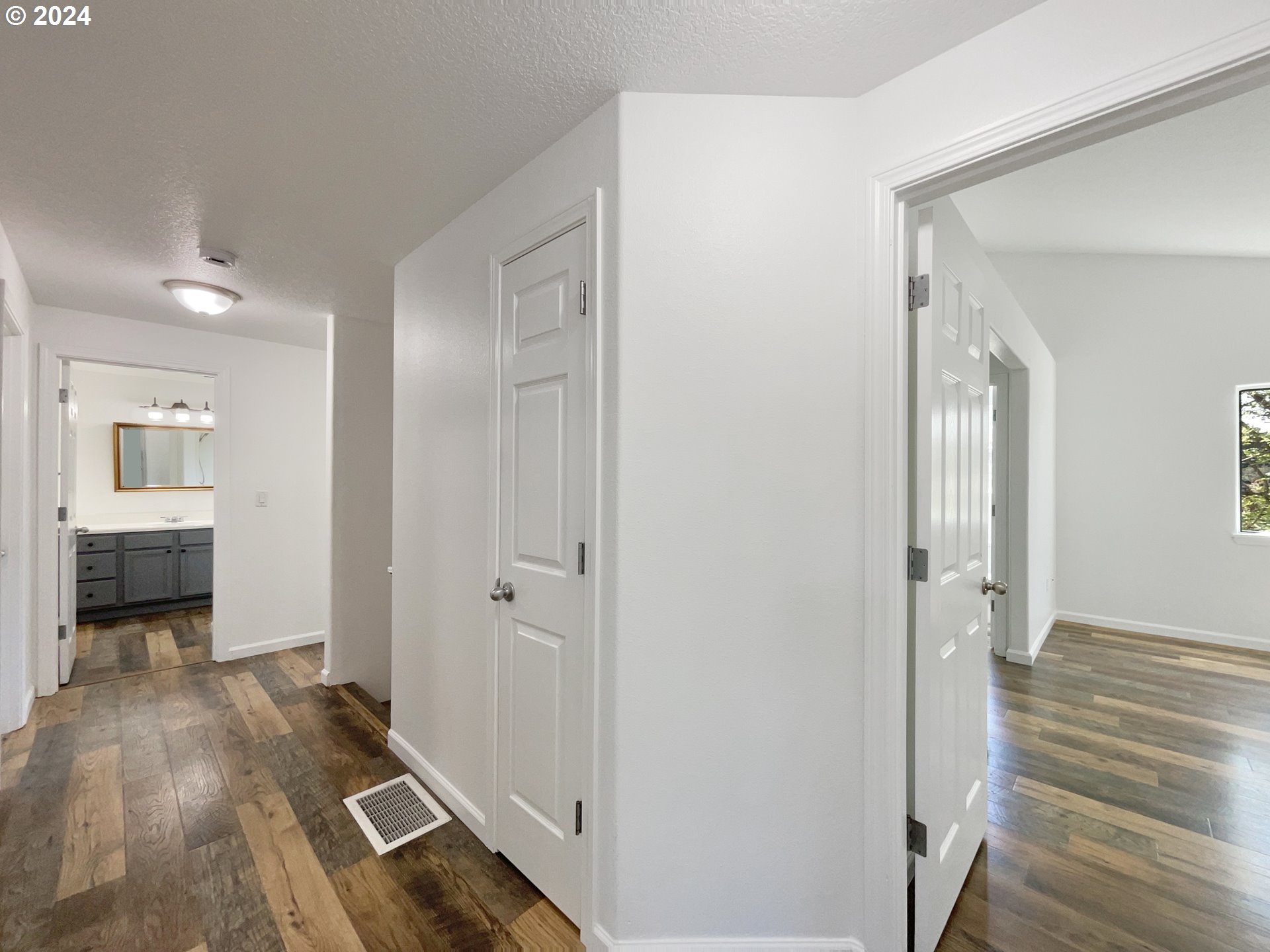 2504 GREEN CT