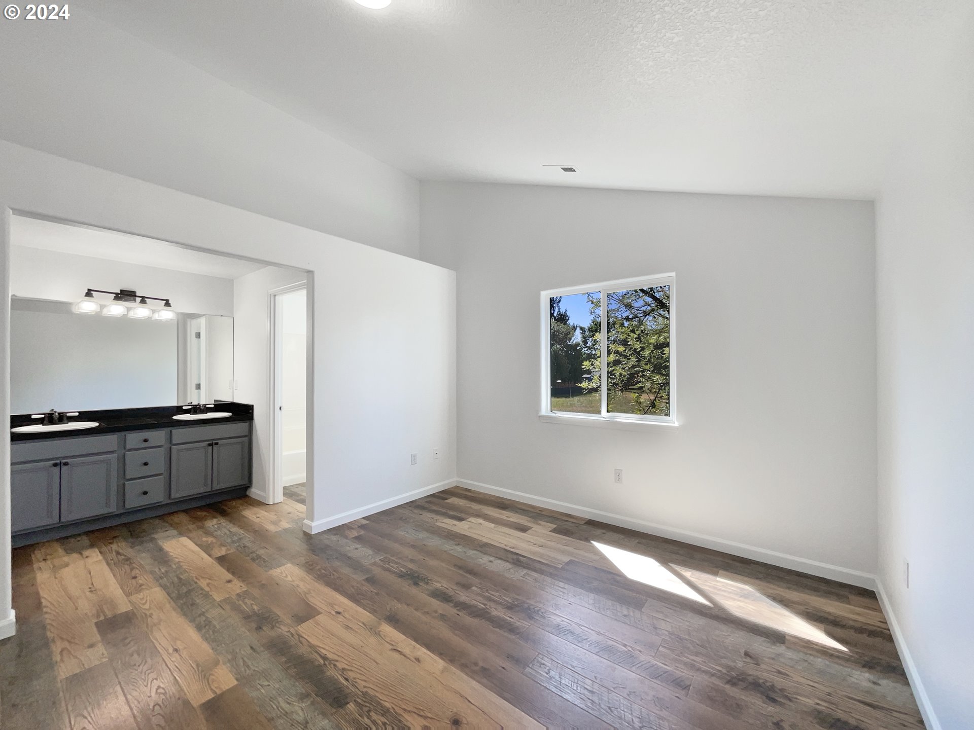 2504 GREEN CT