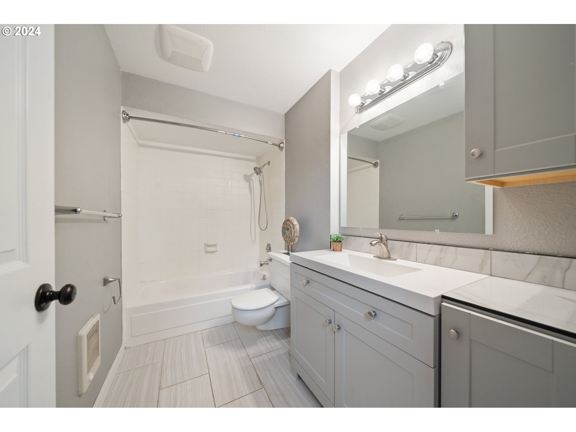 5538 NW BURNING TREE CT