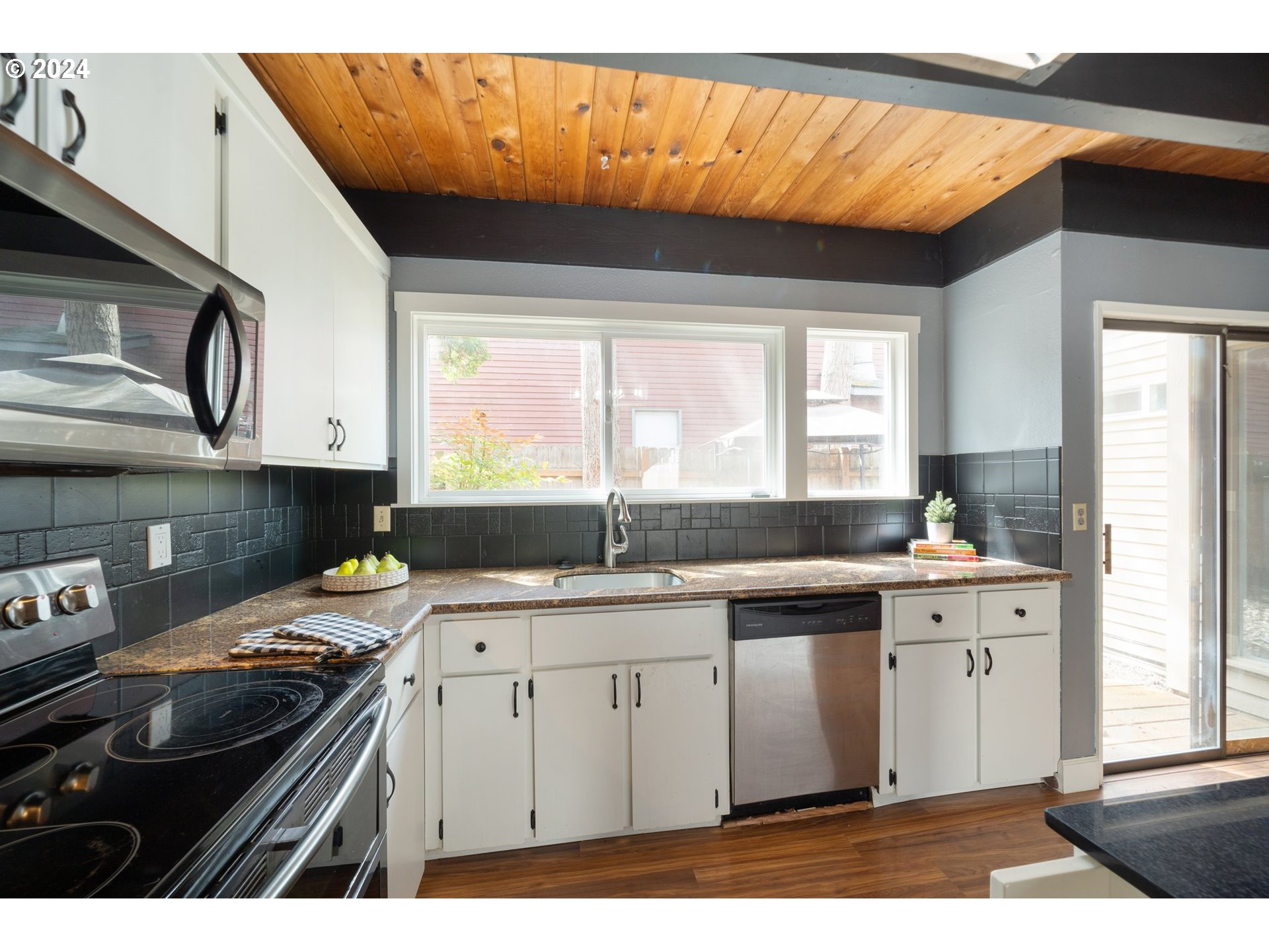 5538 NW BURNING TREE CT