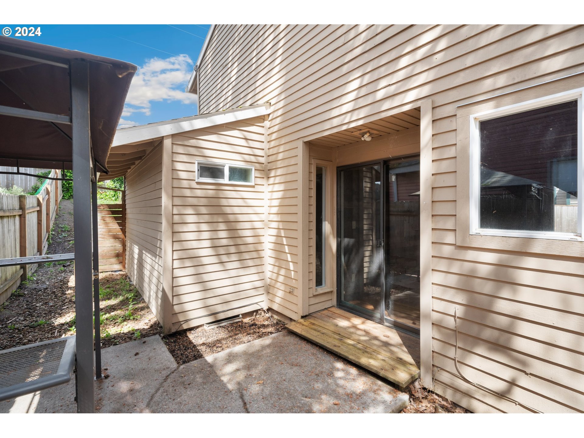 5538 NW BURNING TREE CT