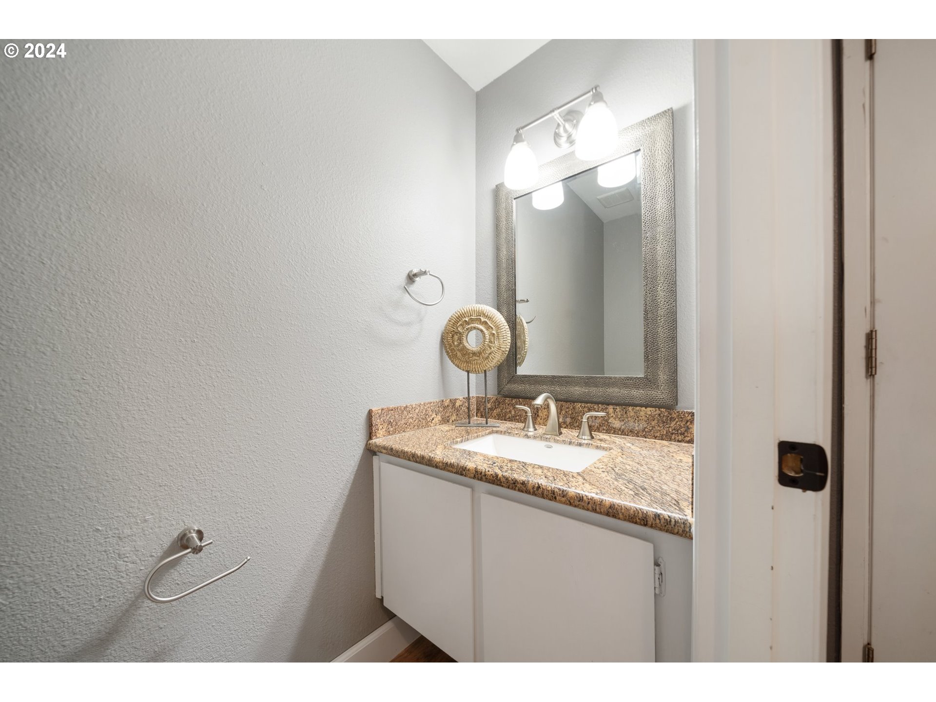 5538 NW BURNING TREE CT