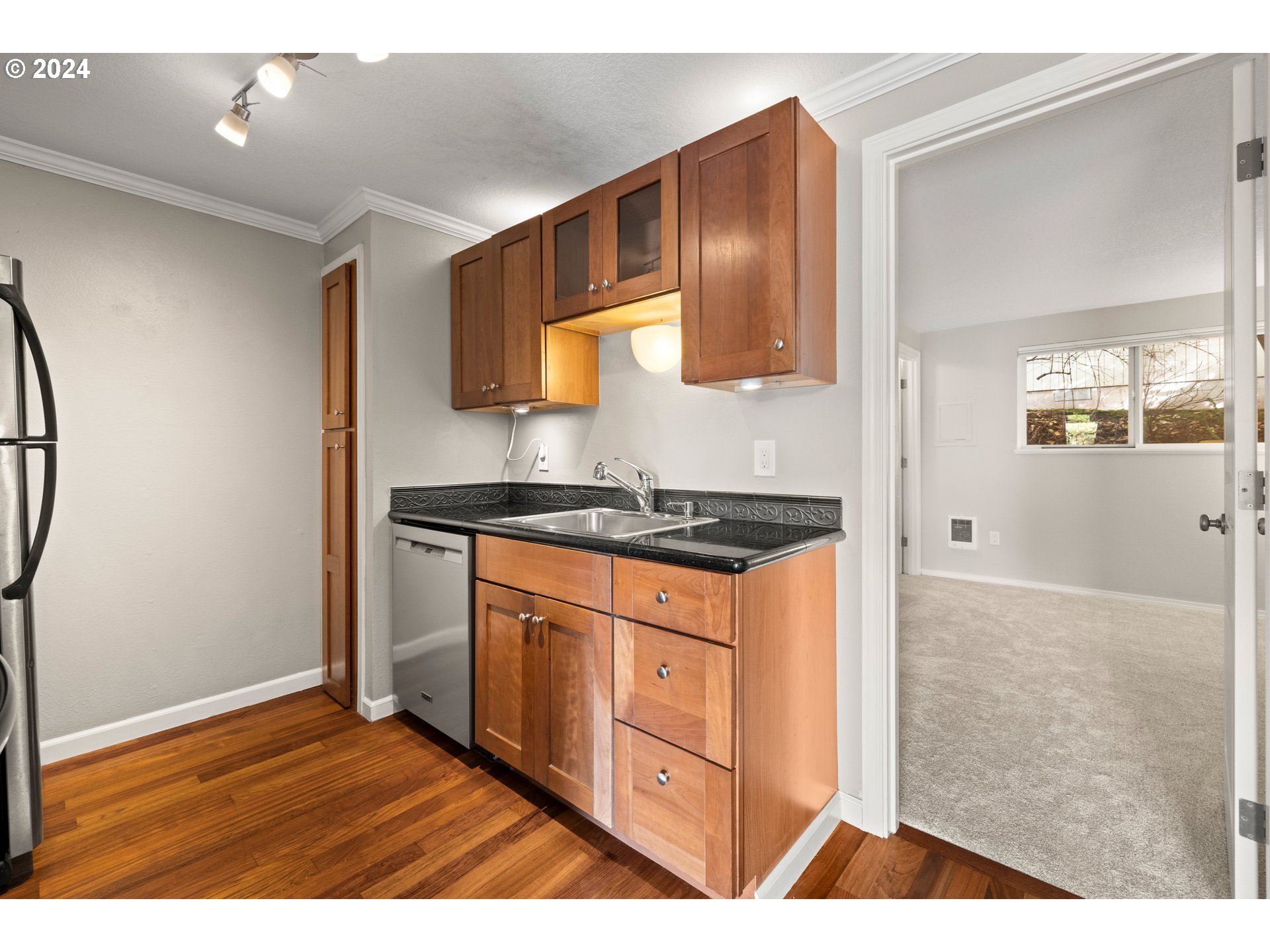 732 SE 16TH AVE