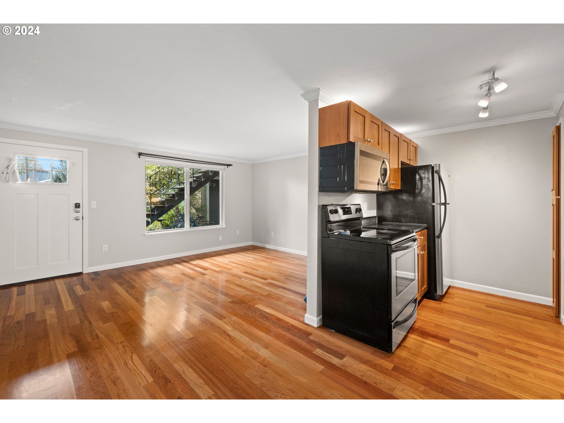 732 SE 16TH AVE