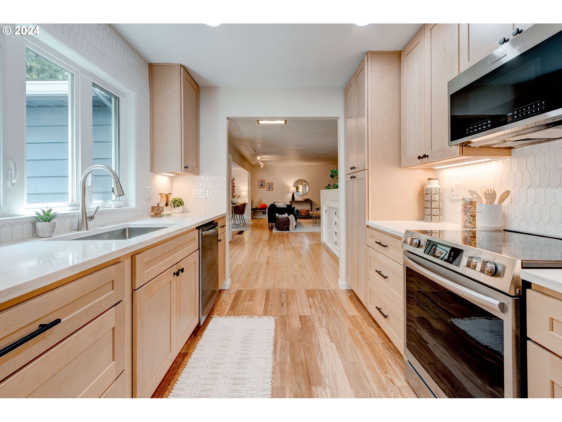 920 SW Cheltenham ST