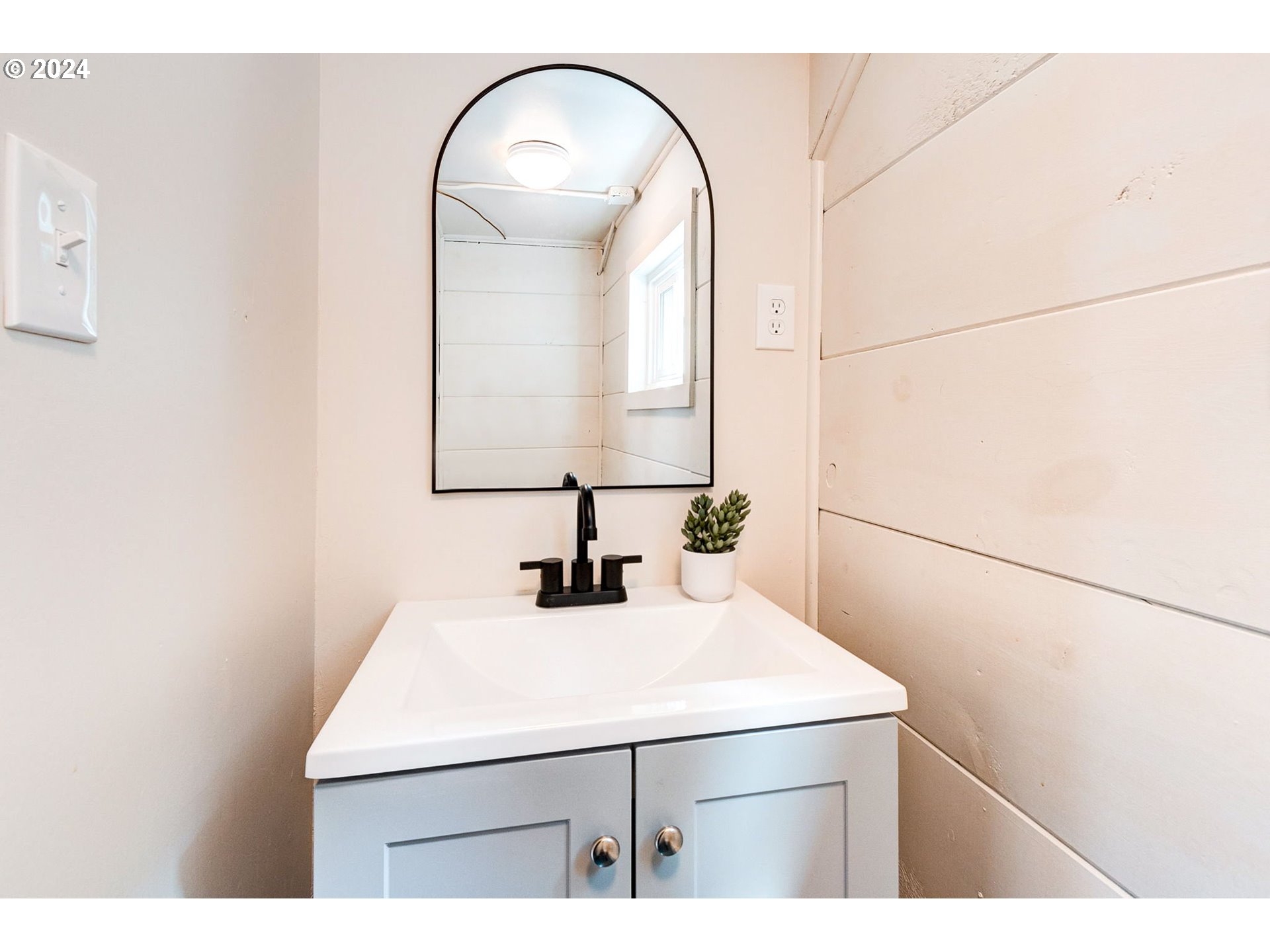 920 SW Cheltenham ST