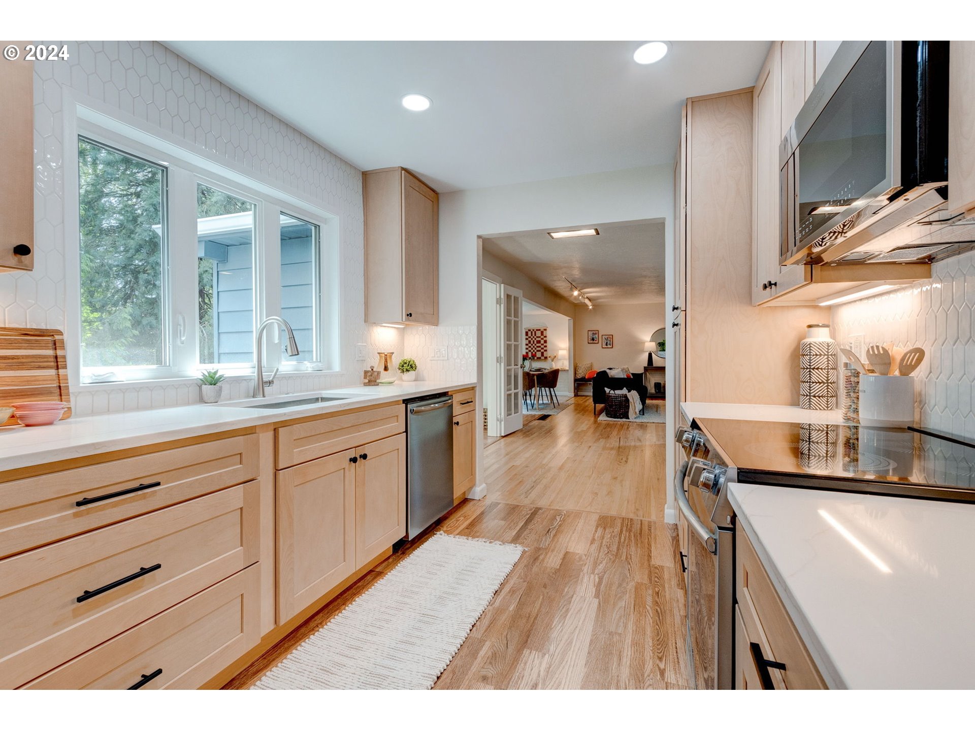 920 SW Cheltenham ST