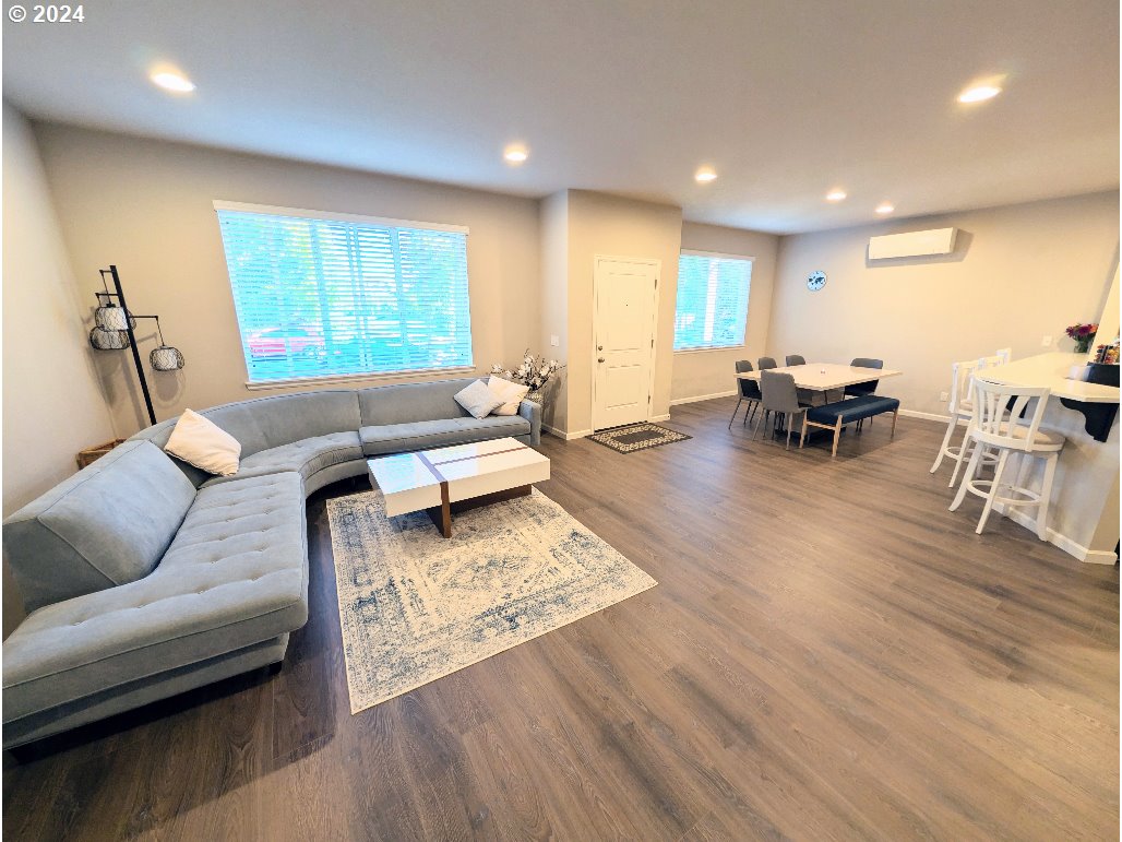 3153 SE WHITE OAK AVE