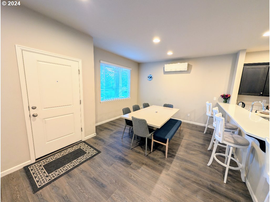 3153 SE WHITE OAK AVE