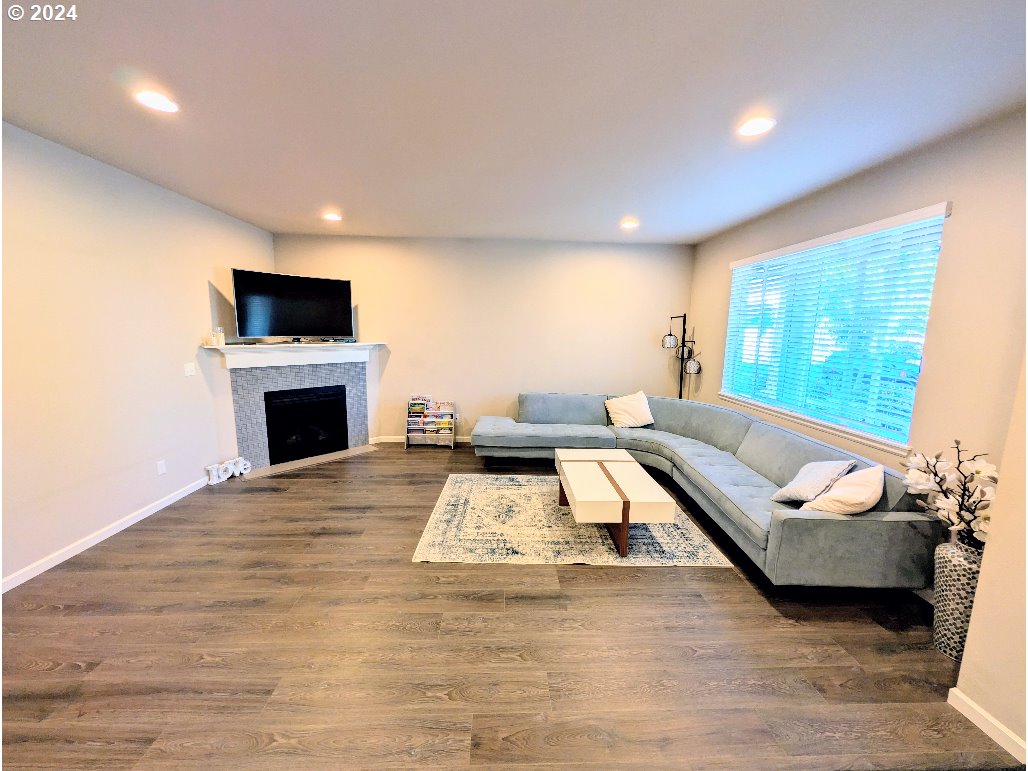 3153 SE WHITE OAK AVE