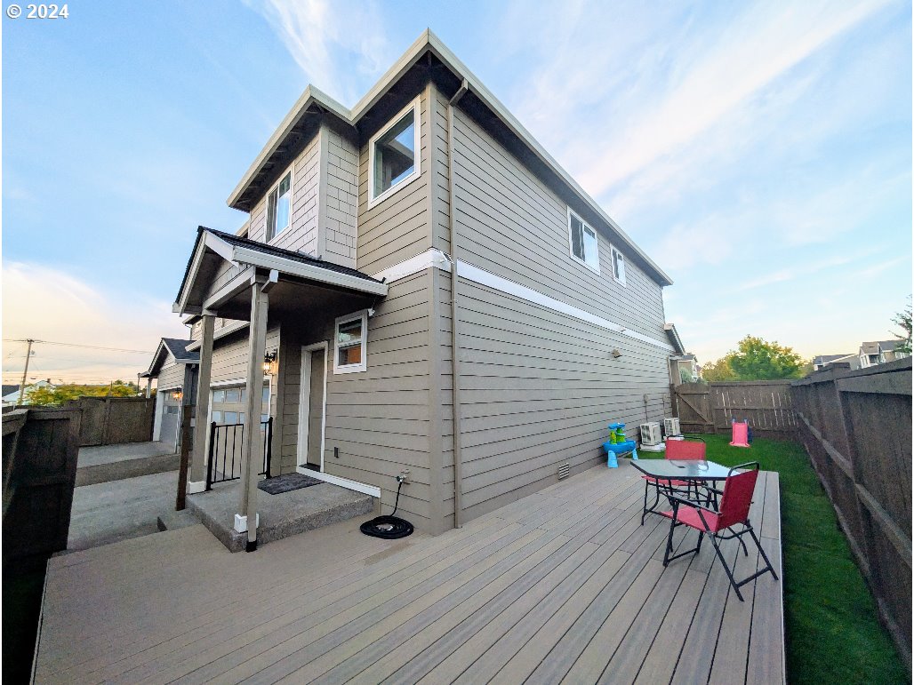 3153 SE WHITE OAK AVE