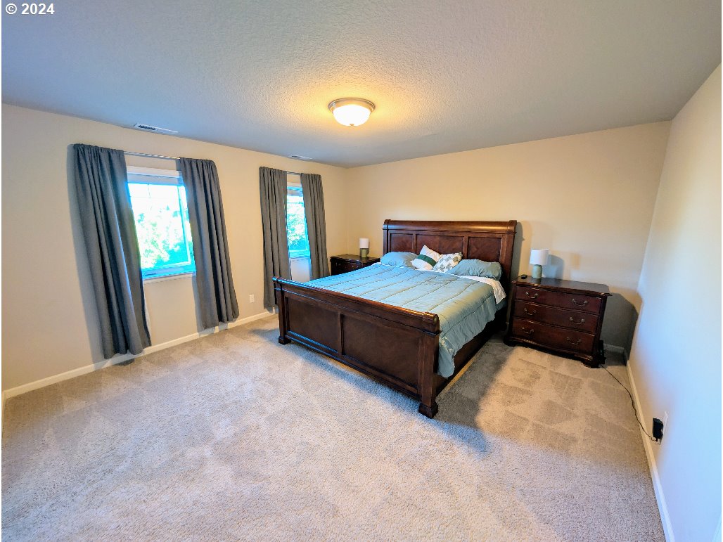 3153 SE WHITE OAK AVE