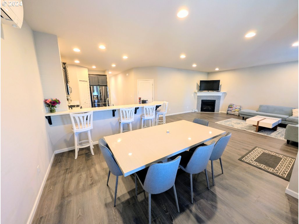 3153 SE WHITE OAK AVE