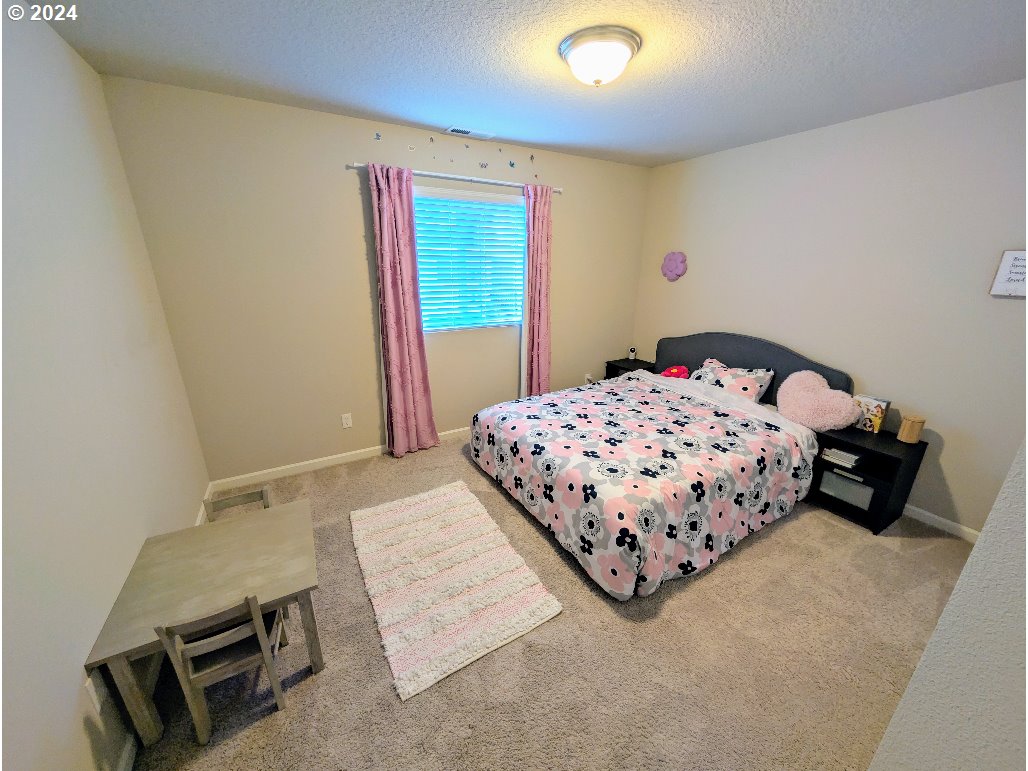 3153 SE WHITE OAK AVE