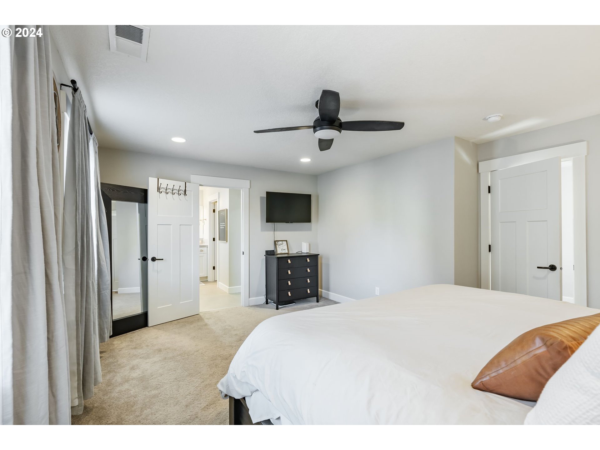 1275 S QUAIL HILL PL