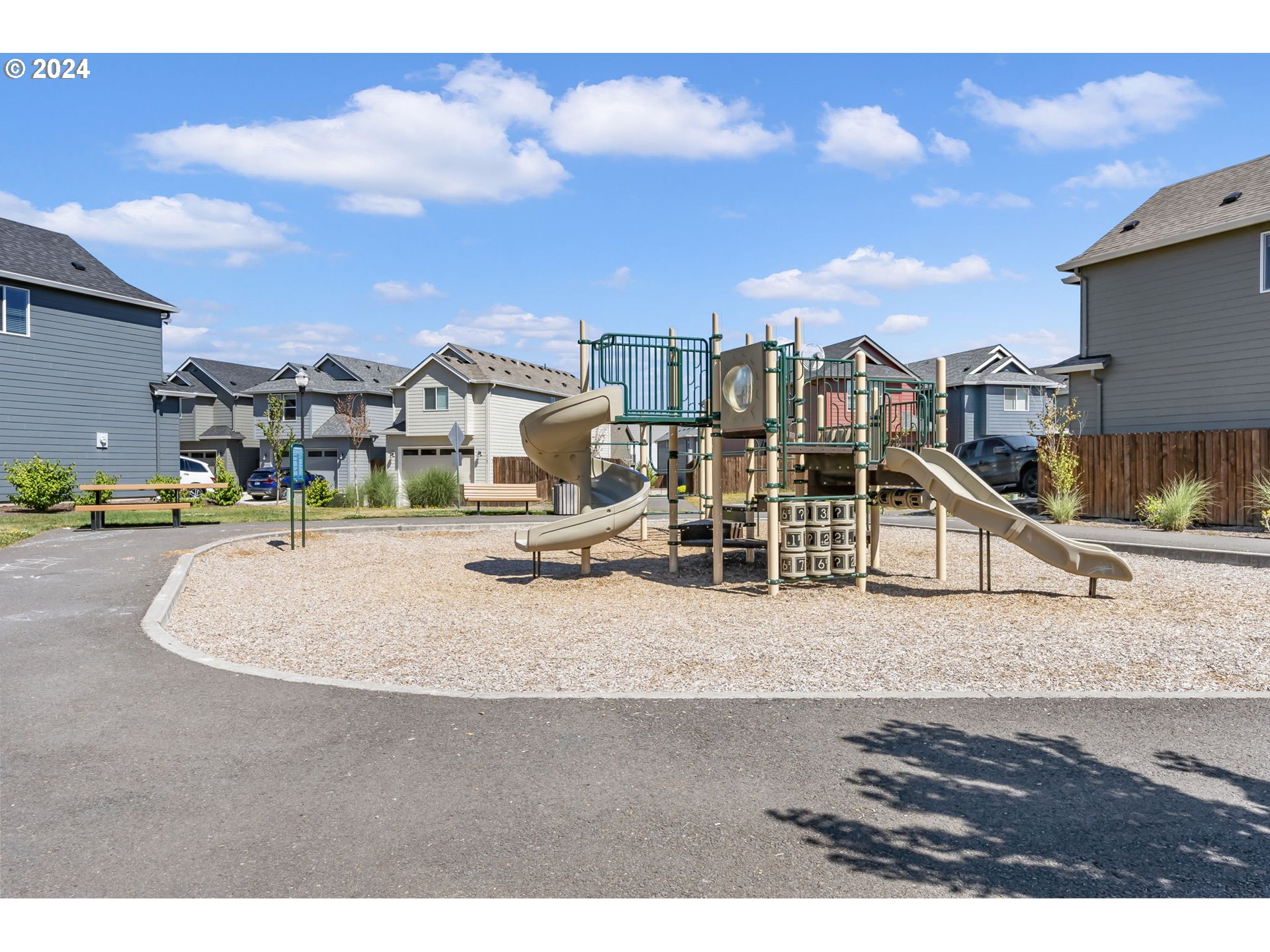 1275 S QUAIL HILL PL