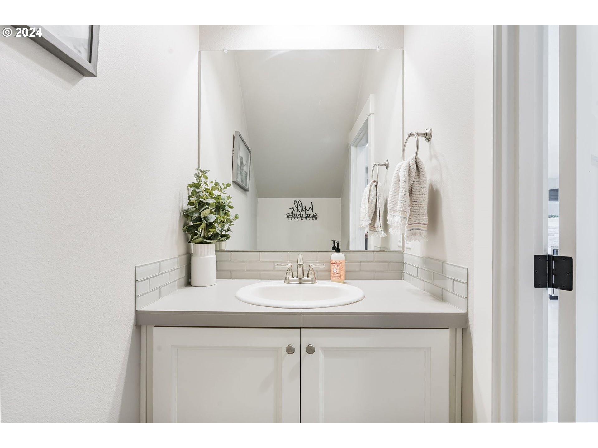 1275 S QUAIL HILL PL