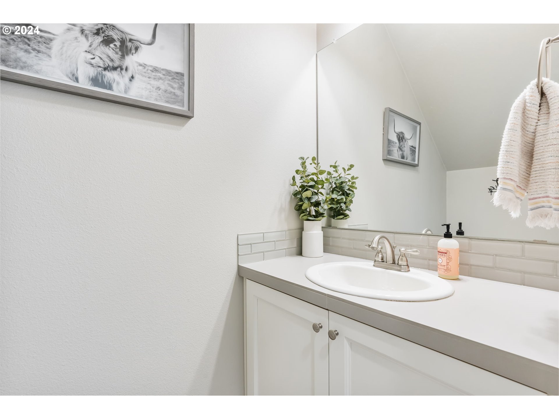 1275 S QUAIL HILL PL