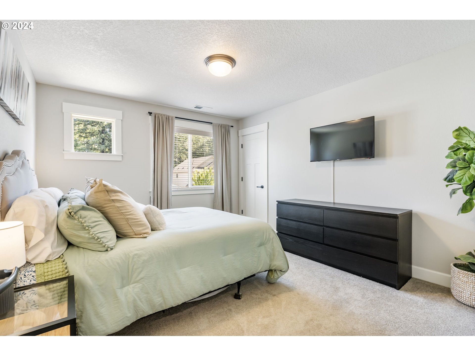 1275 S QUAIL HILL PL