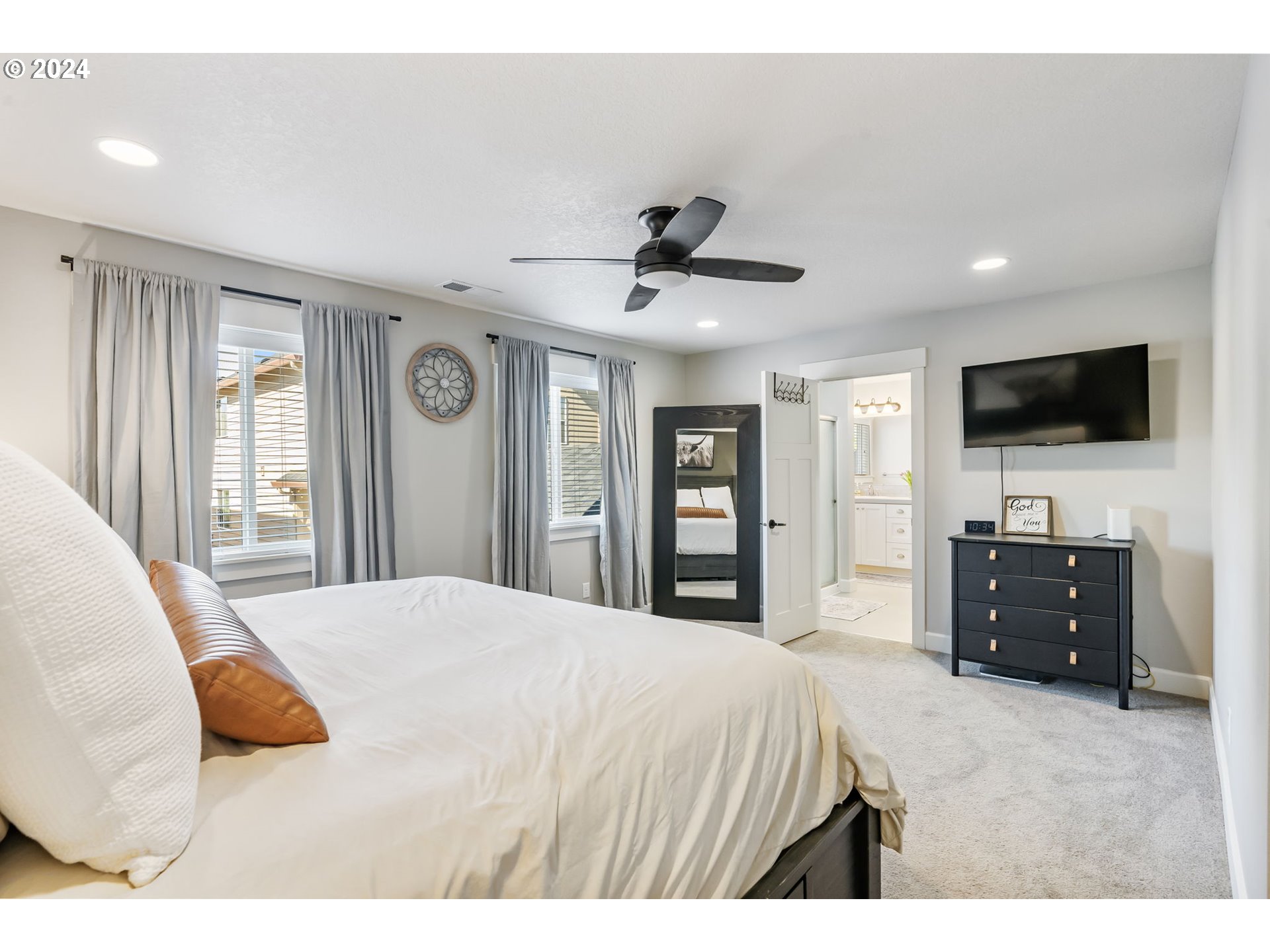 1275 S QUAIL HILL PL