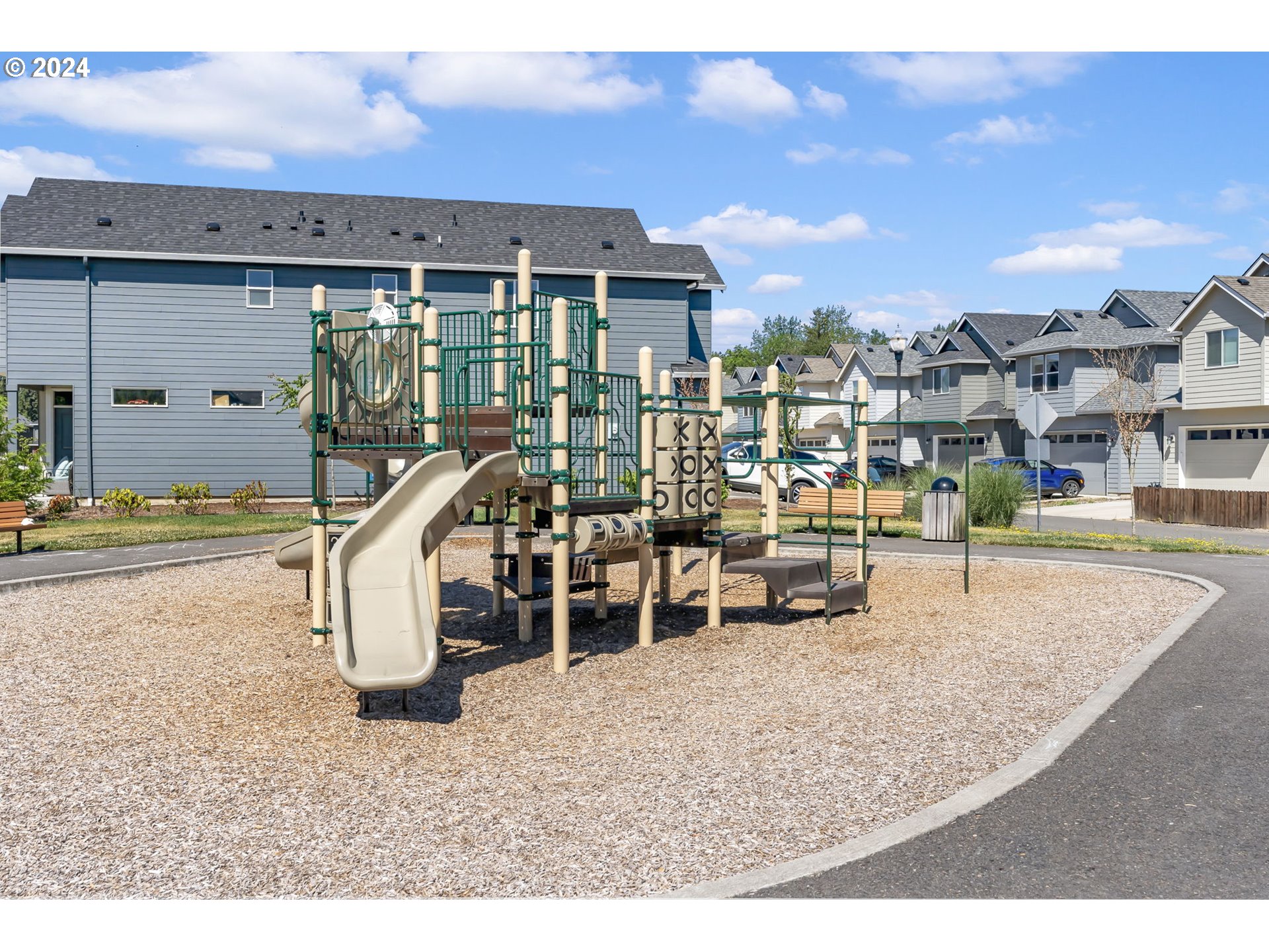 1275 S QUAIL HILL PL