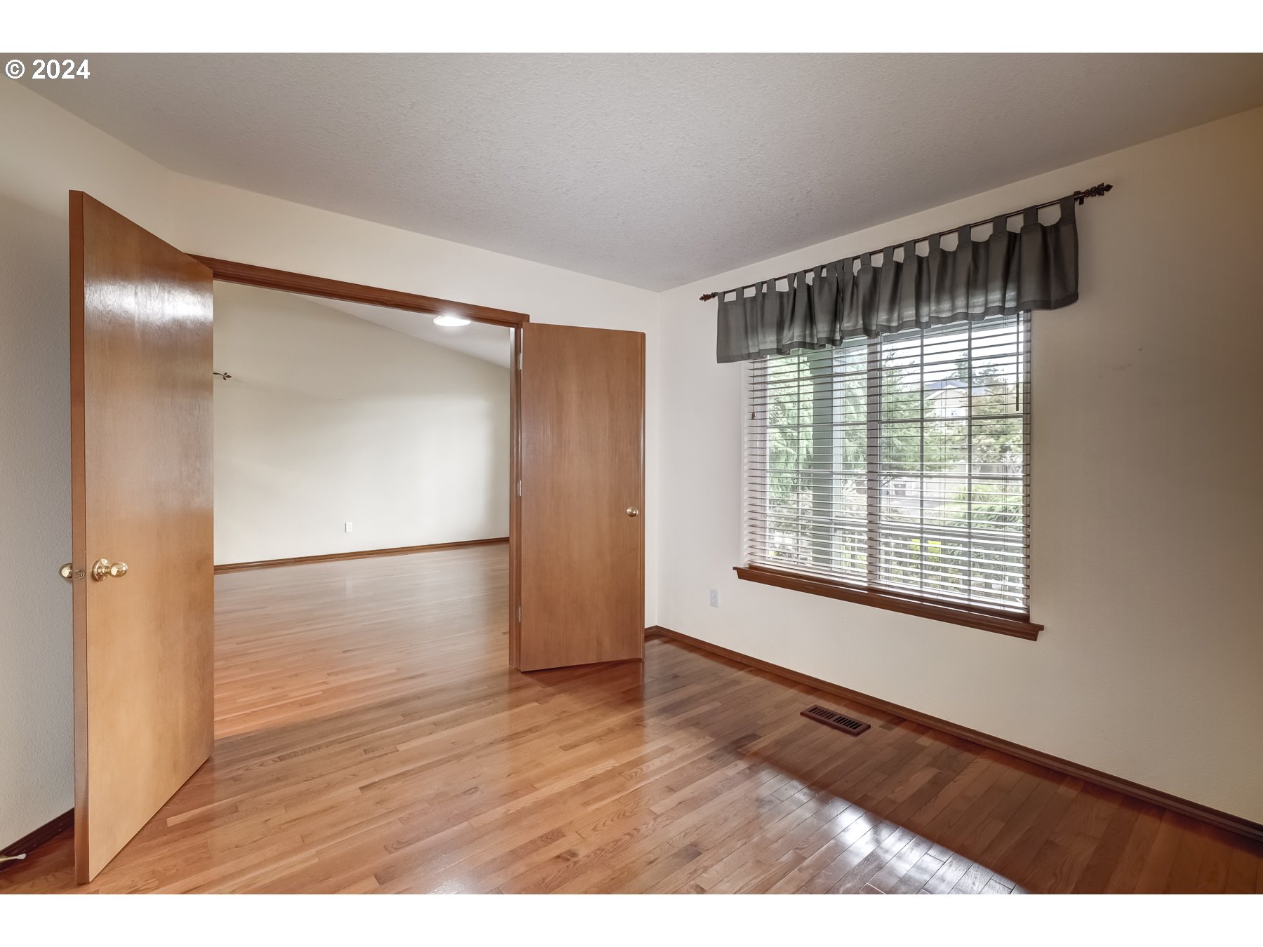 2099 NE SUNDOWN CT