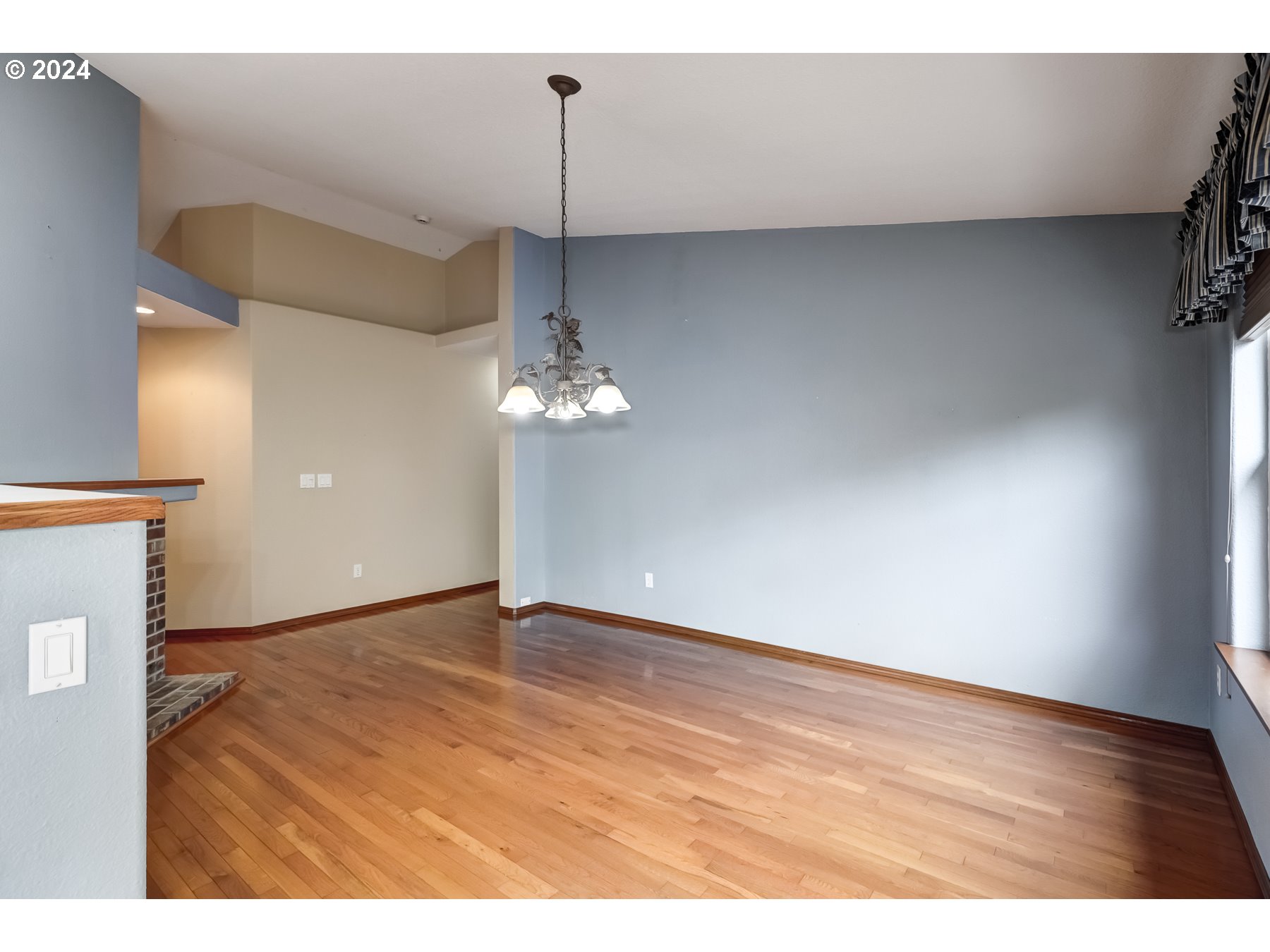 2099 NE SUNDOWN CT