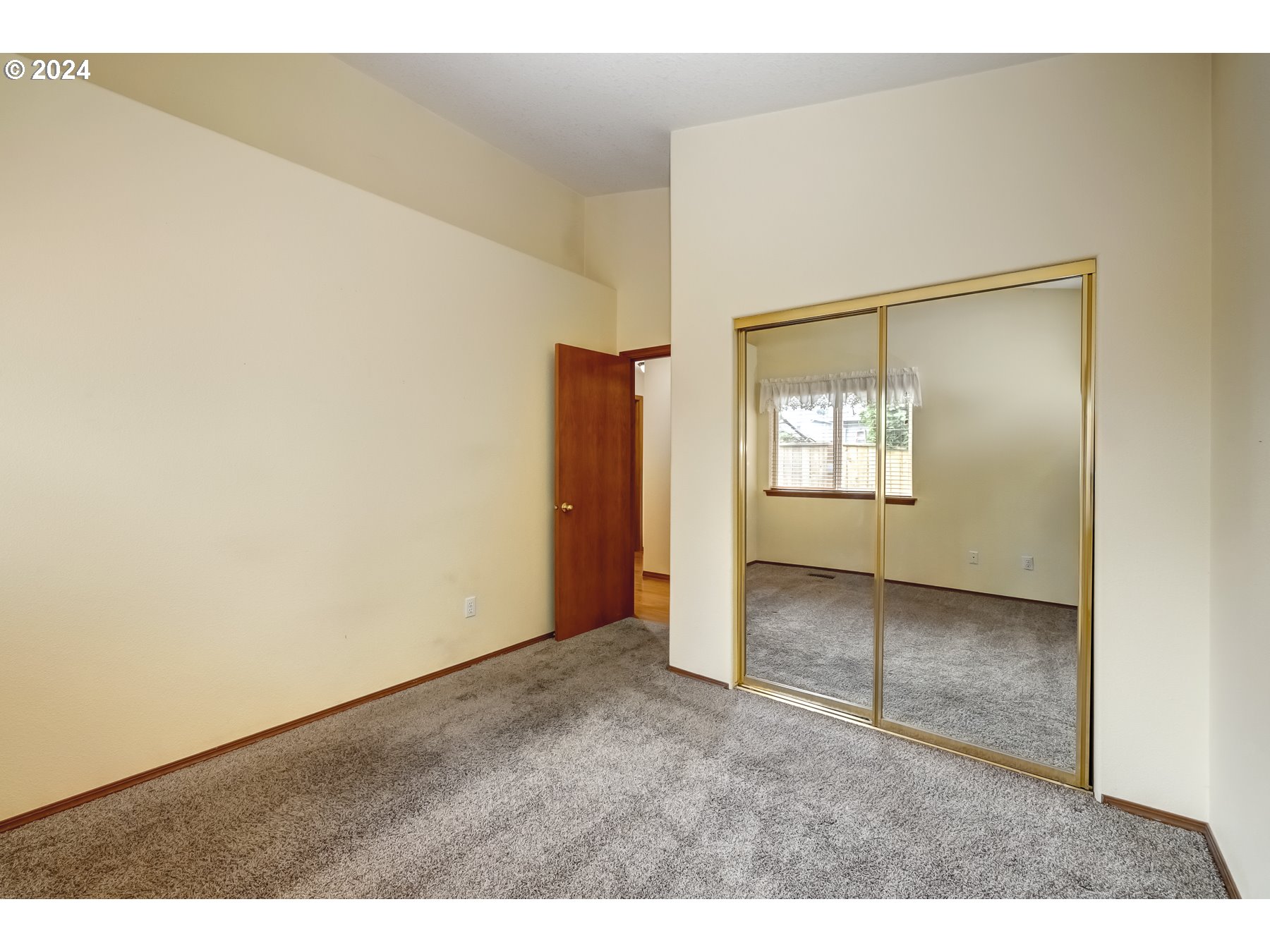 2099 NE SUNDOWN CT