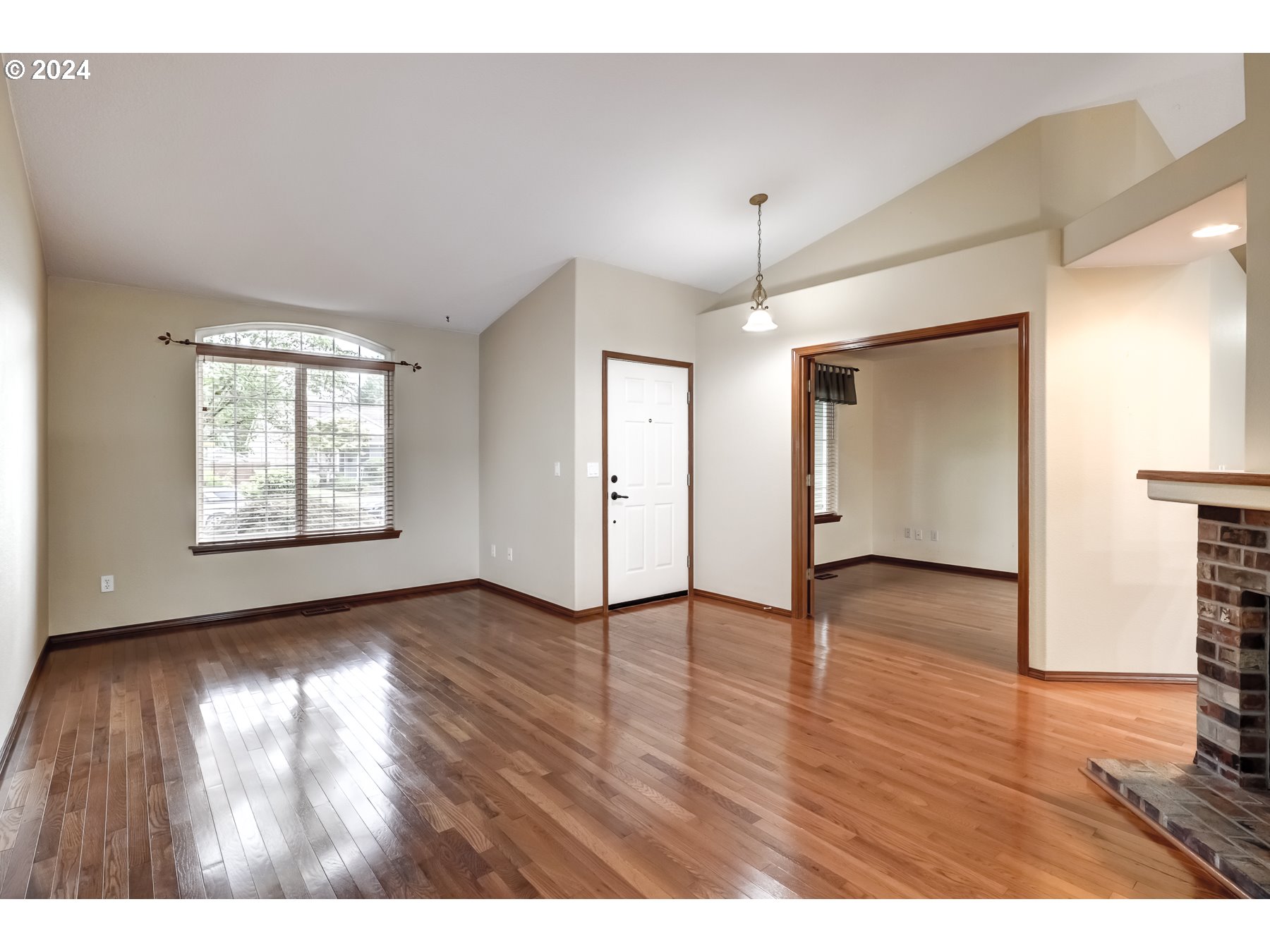 2099 NE SUNDOWN CT