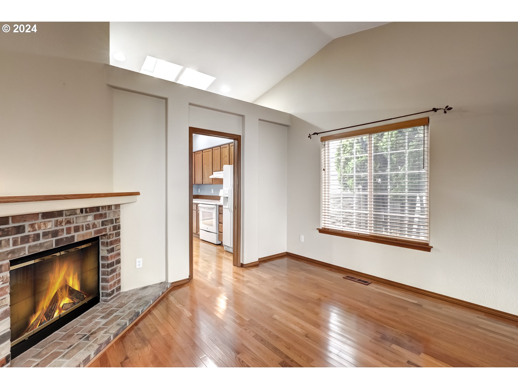 2099 NE SUNDOWN CT