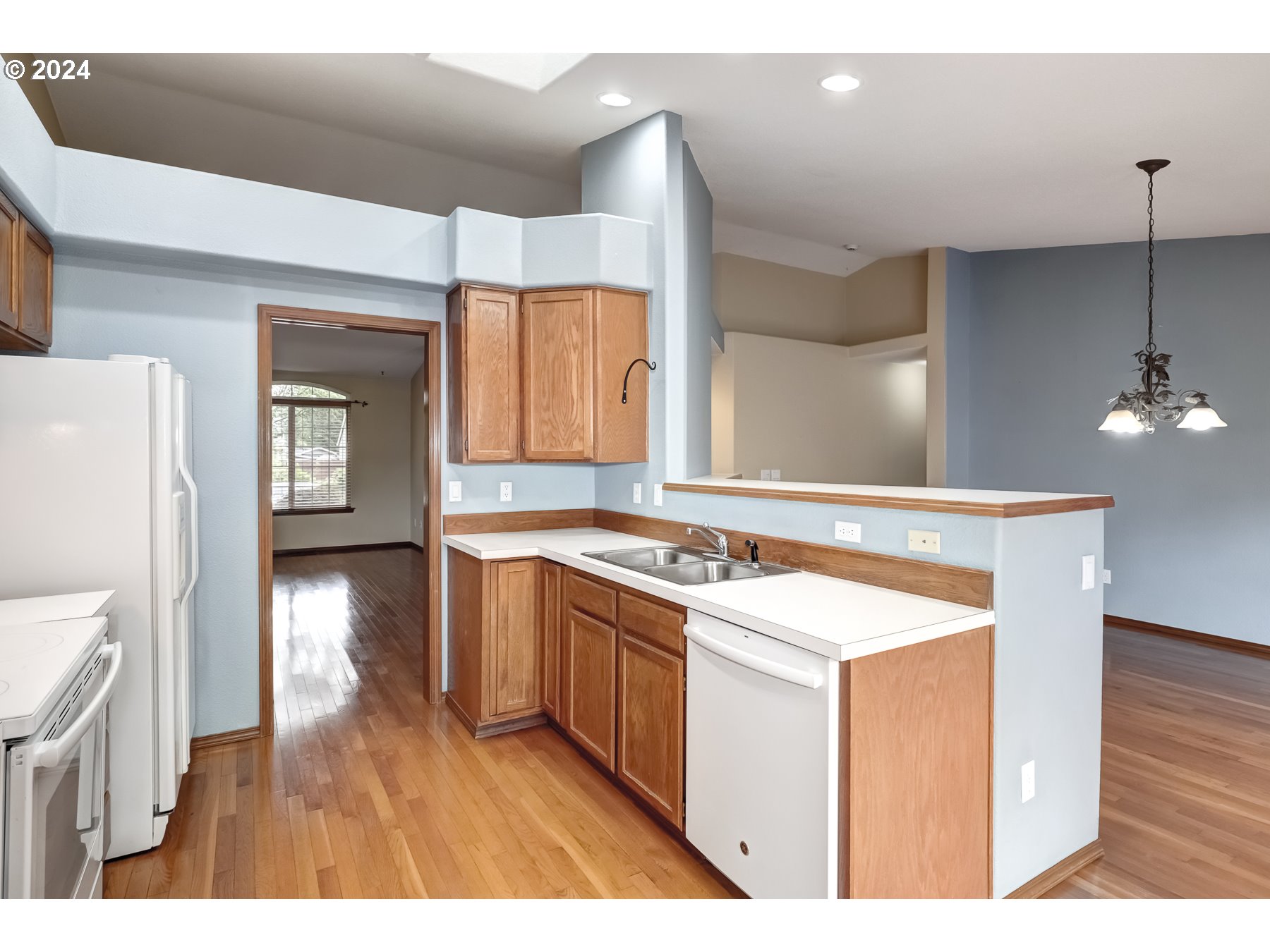 2099 NE SUNDOWN CT