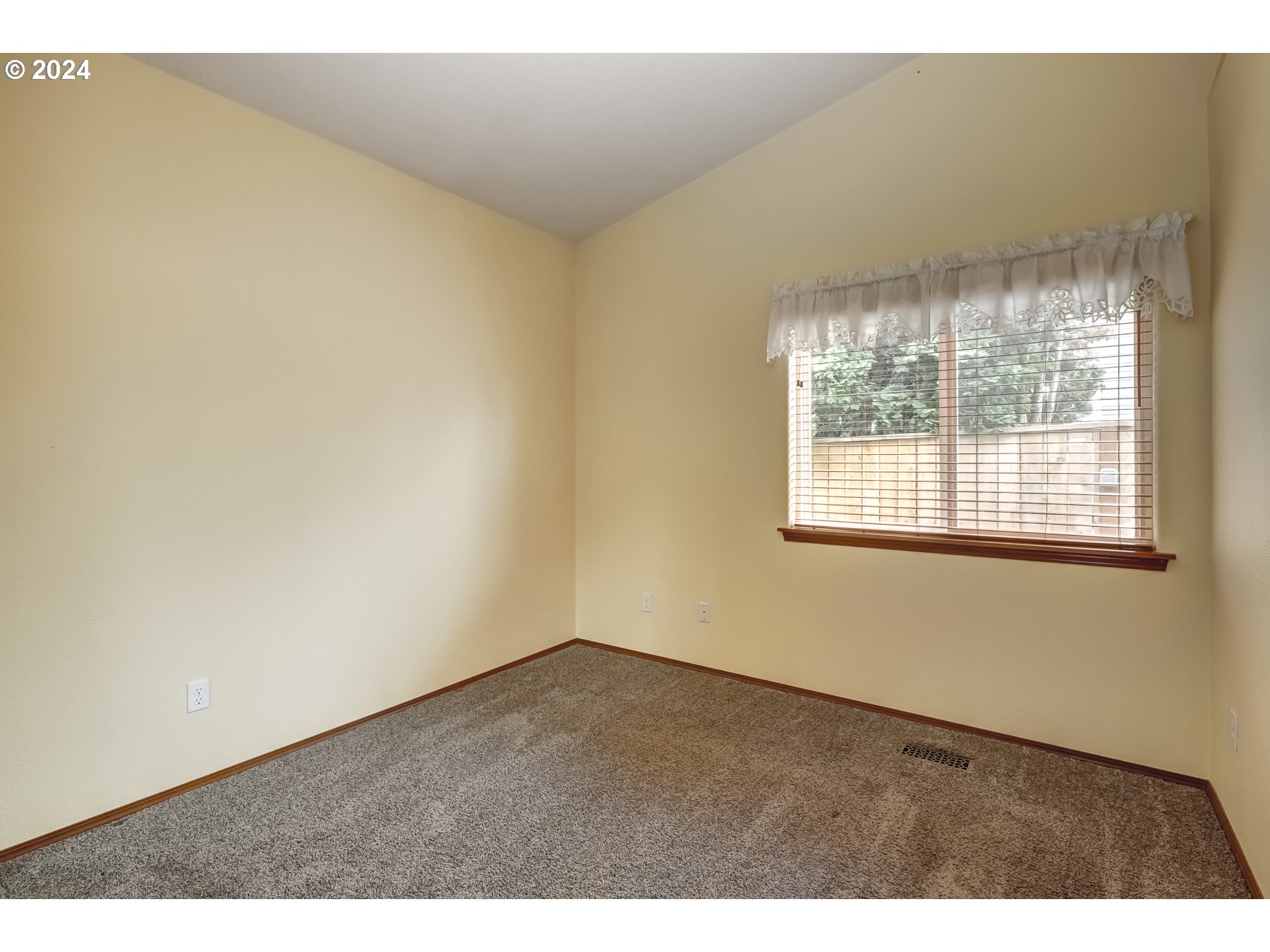 2099 NE SUNDOWN CT