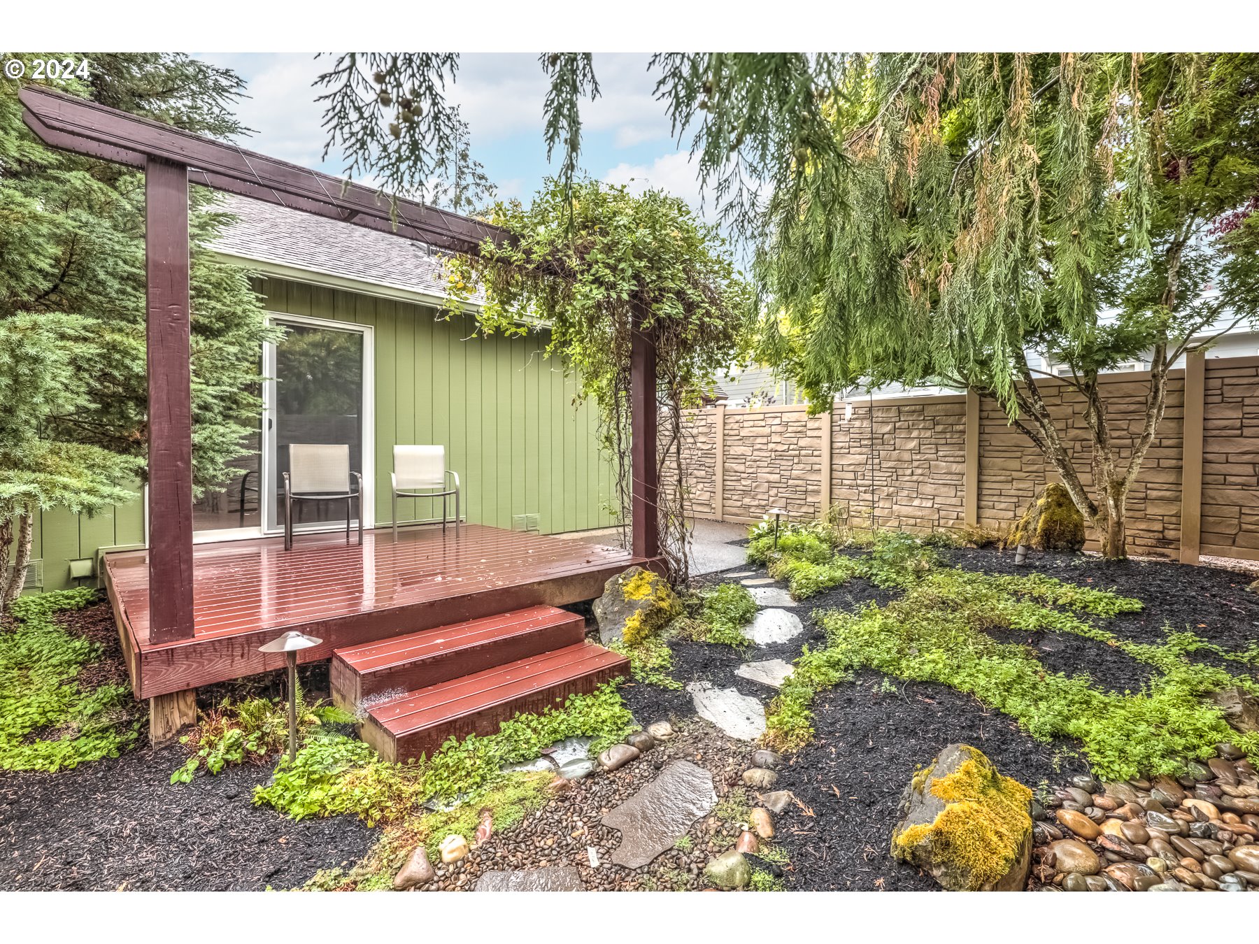 2099 NE SUNDOWN CT