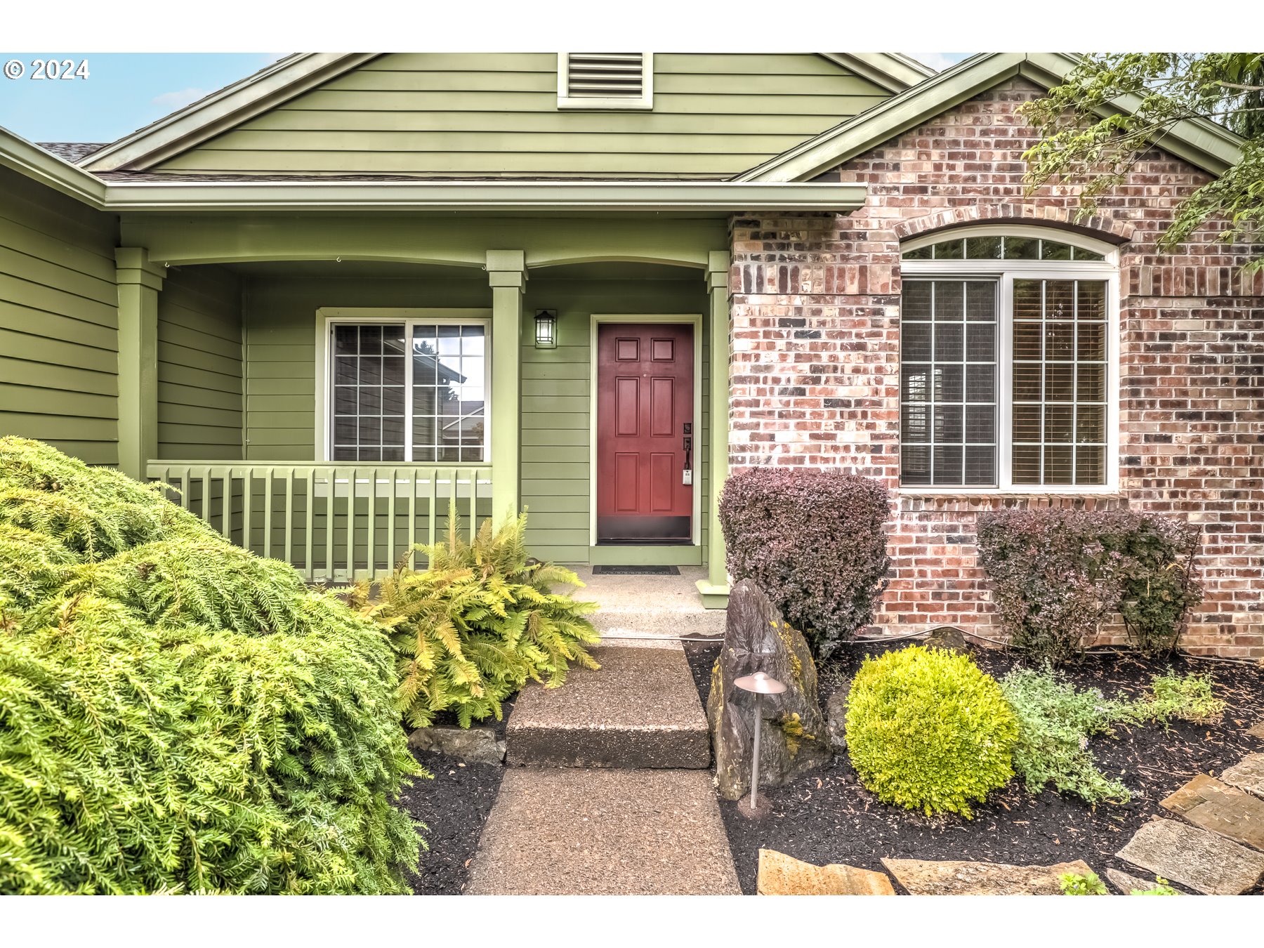 2099 NE SUNDOWN CT