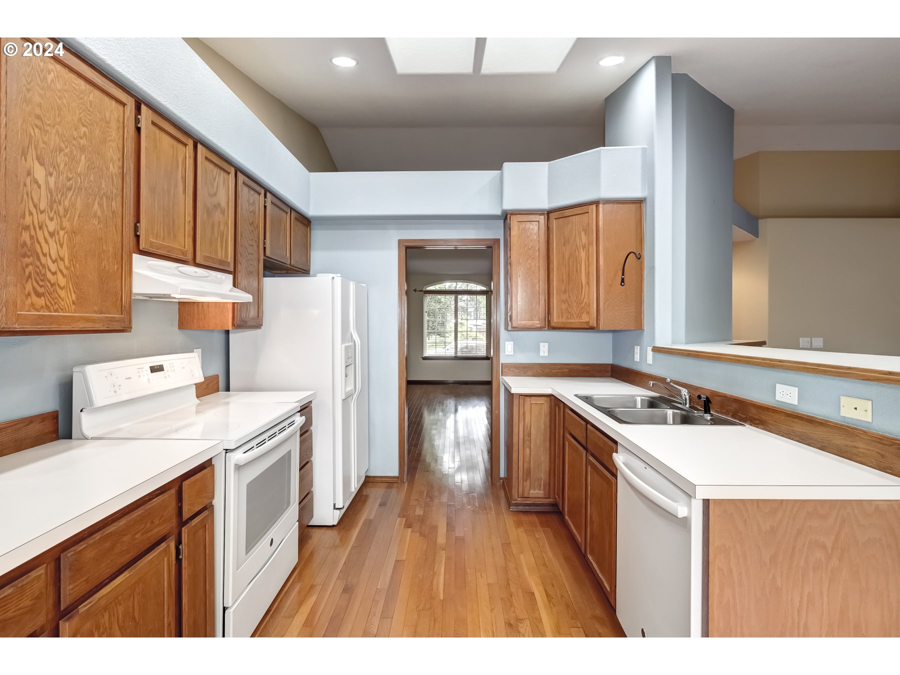 2099 NE SUNDOWN CT