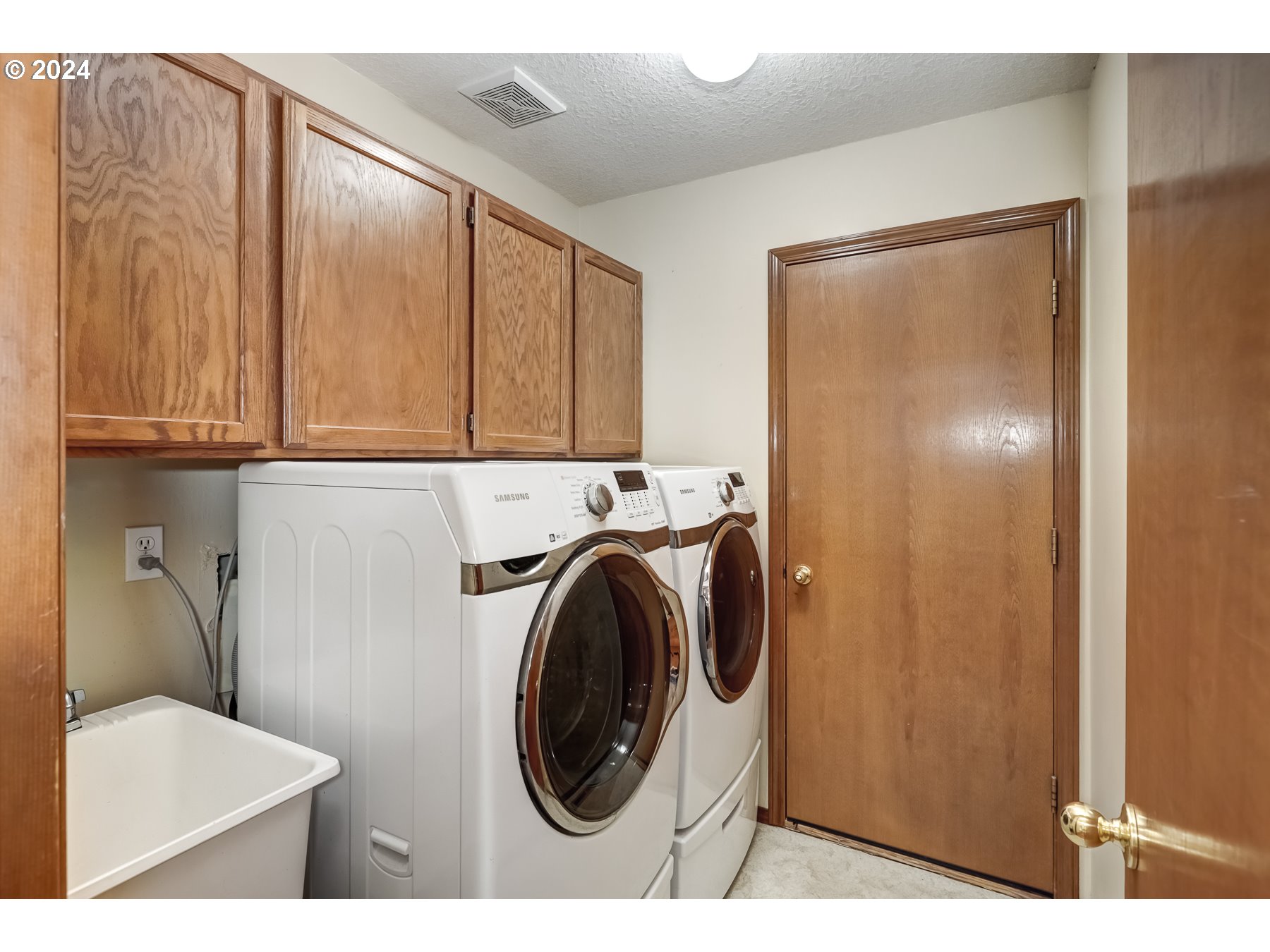 2099 NE SUNDOWN CT