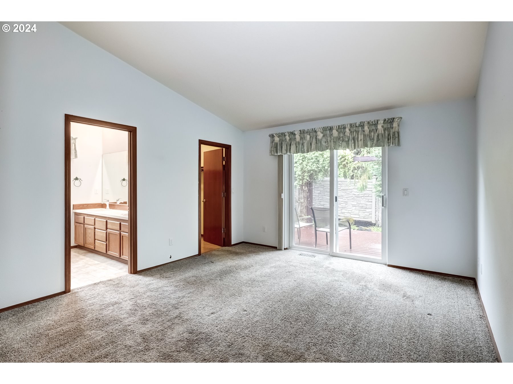 2099 NE SUNDOWN CT