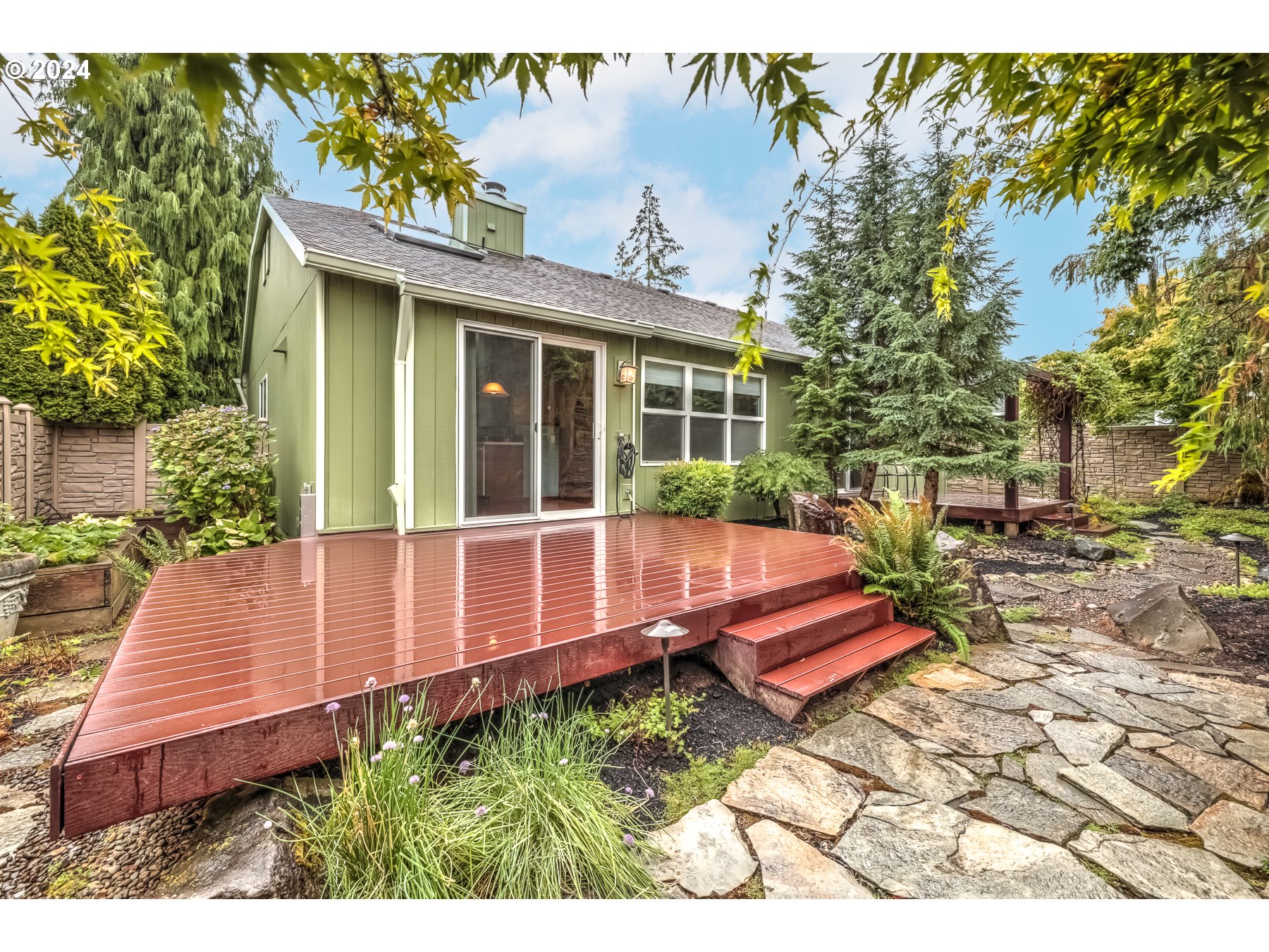 2099 NE SUNDOWN CT