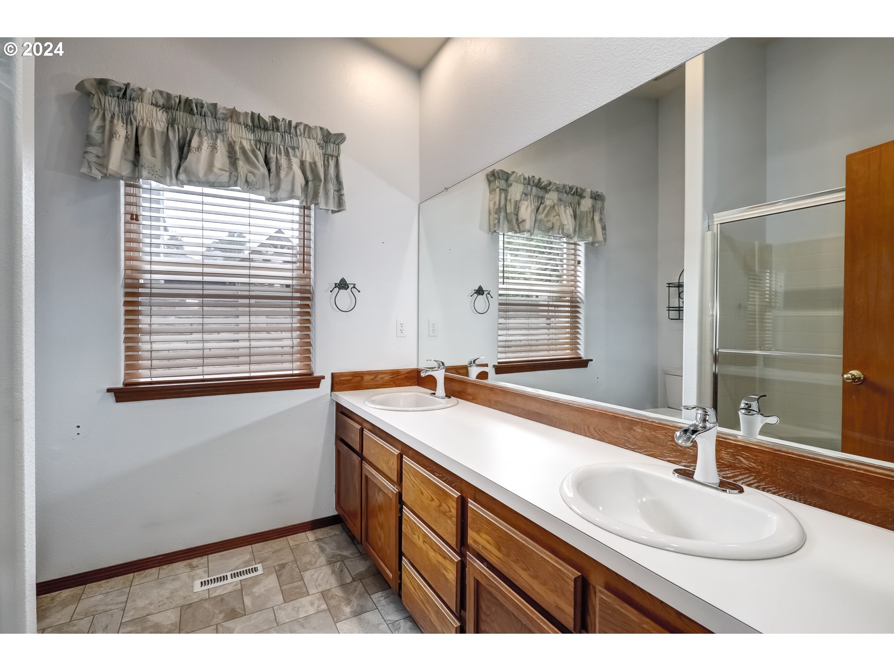 2099 NE SUNDOWN CT