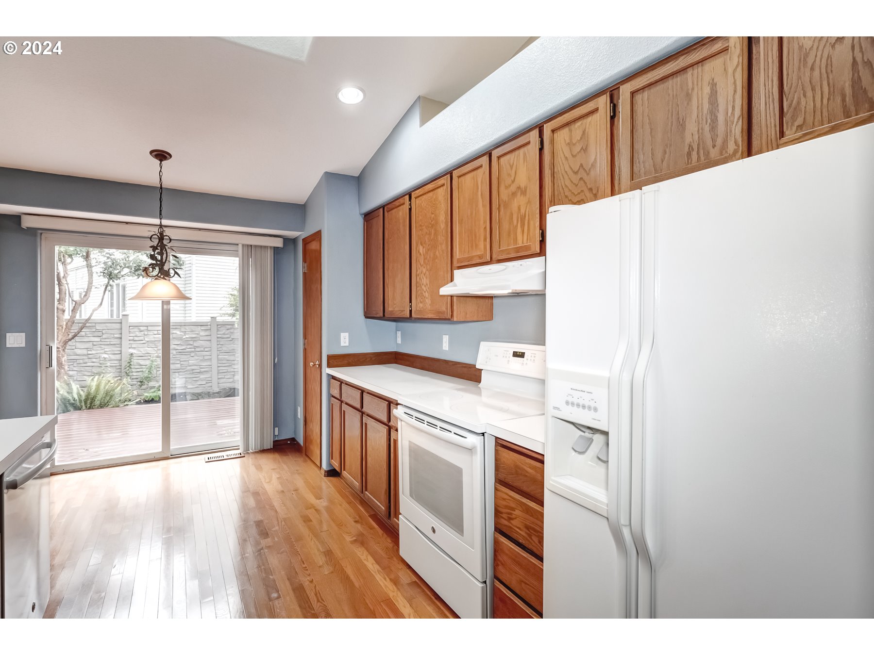 2099 NE SUNDOWN CT