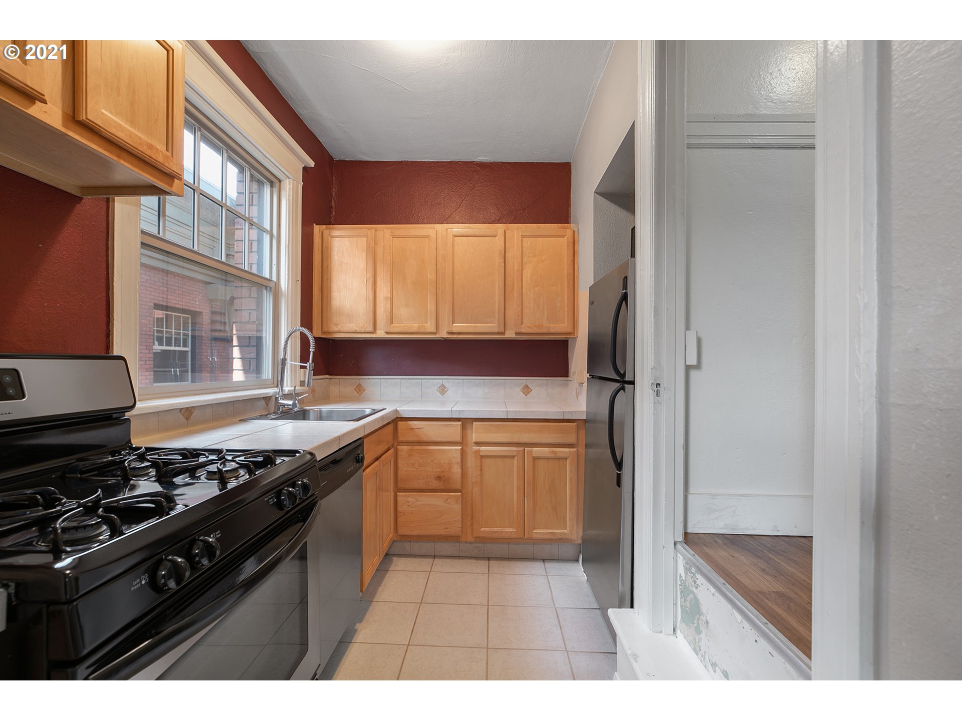 2109 NW IRVING ST 402