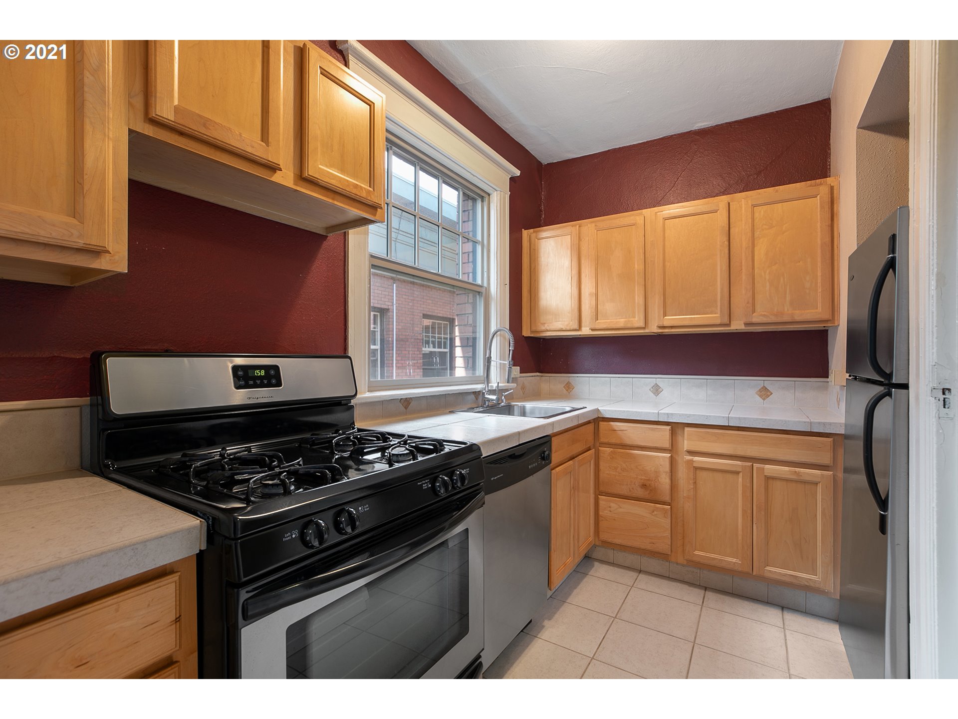 2109 NW IRVING ST 402