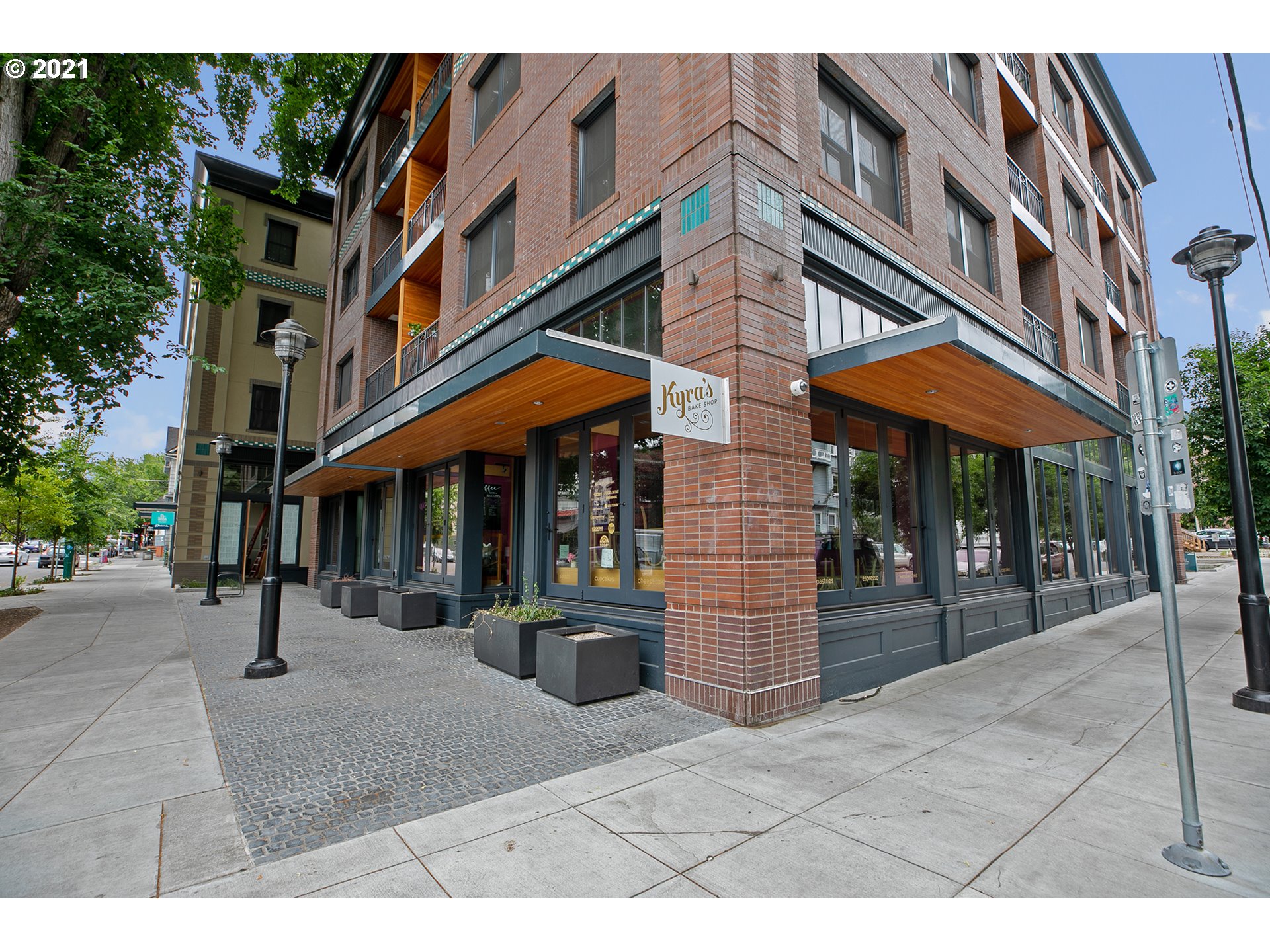 2109 NW IRVING ST 402