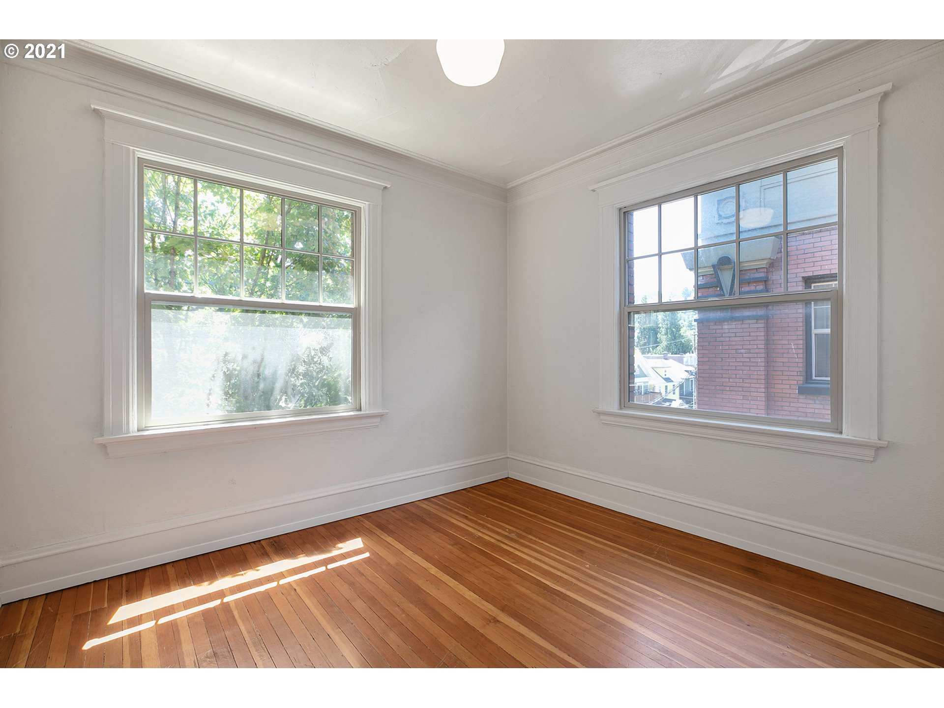 2109 NW IRVING ST 402