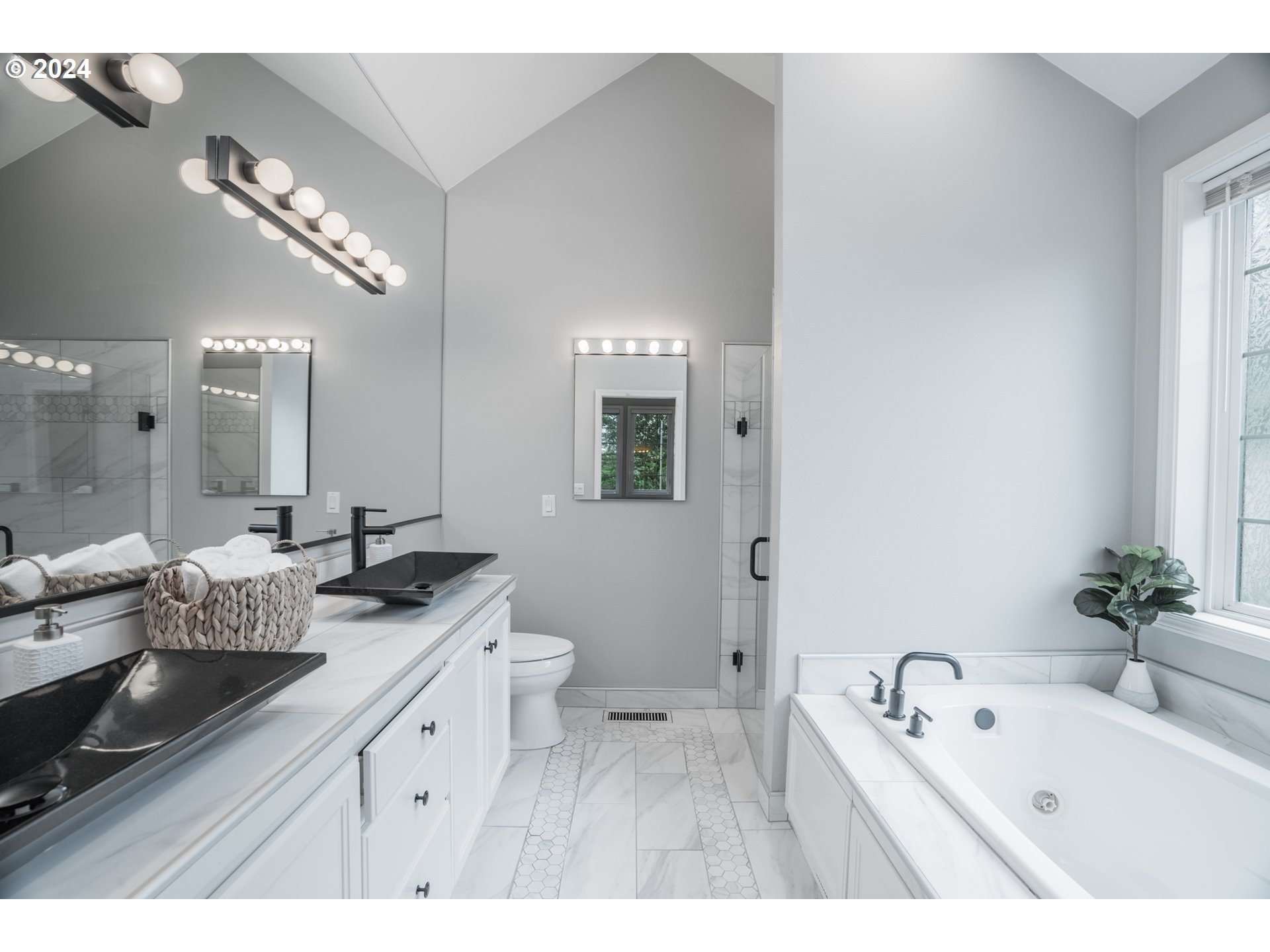 16189 NW CANTERWOOD WAY