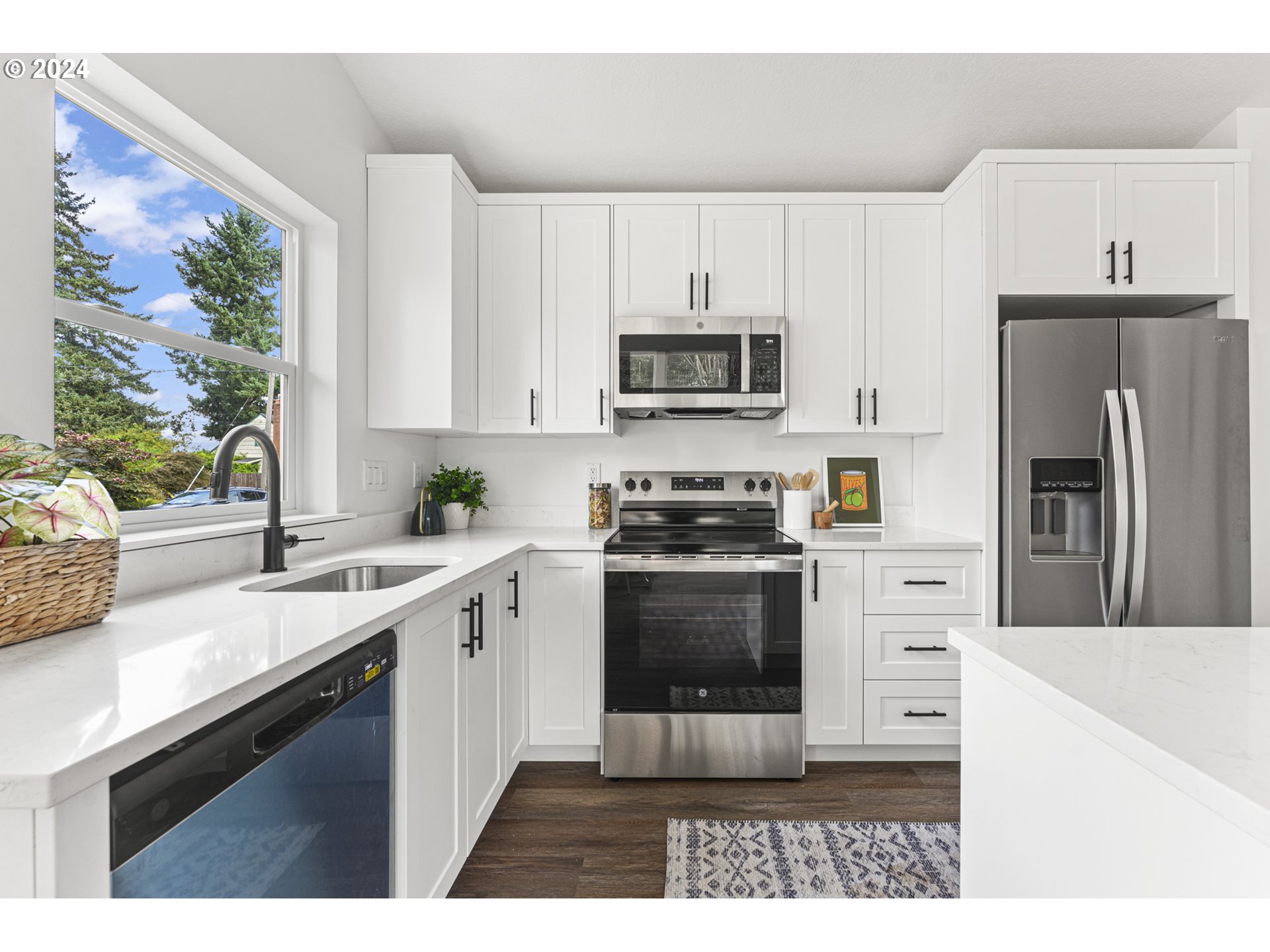 4006 NE PRESCOTT ST B