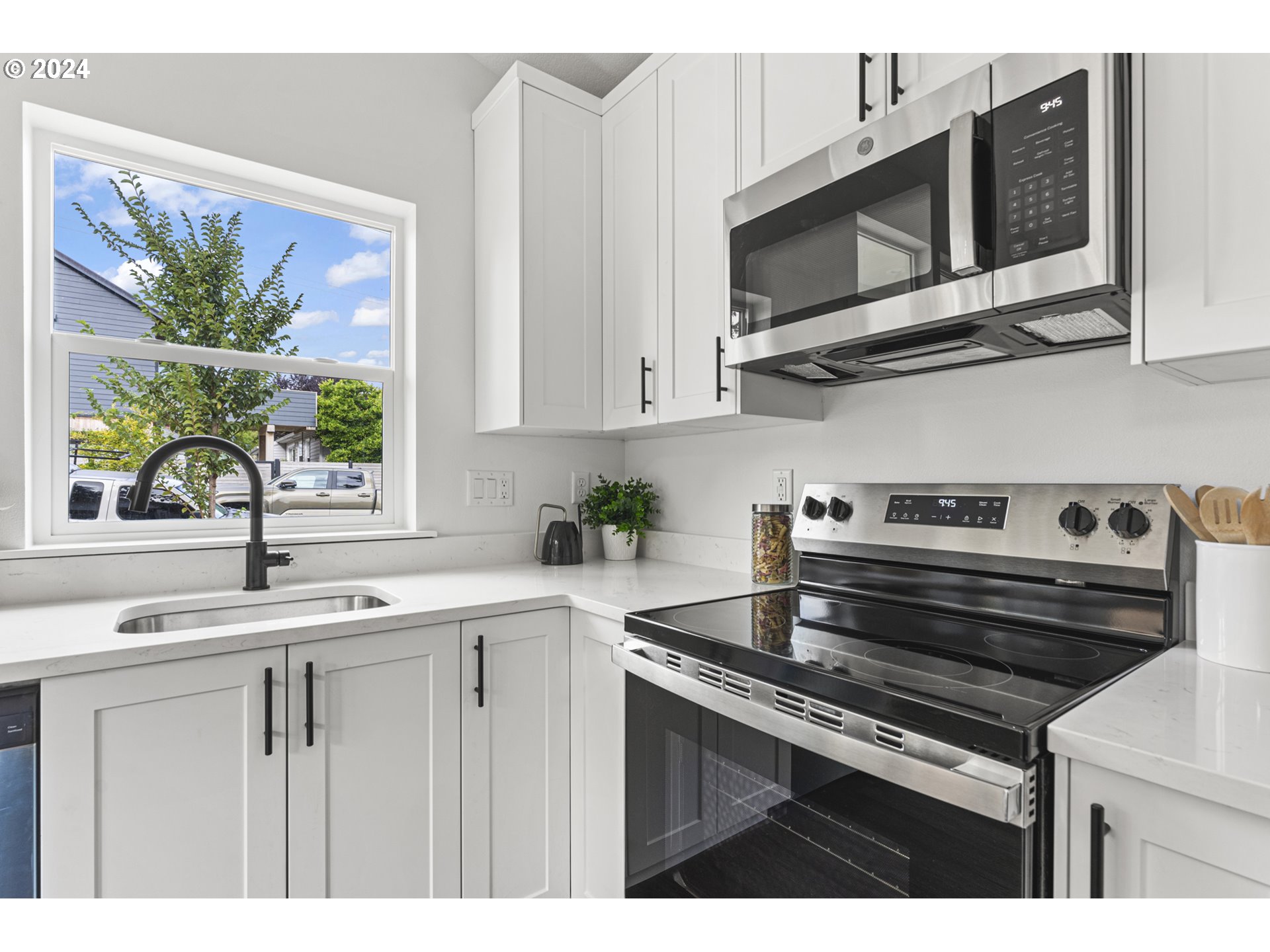 4006 NE PRESCOTT ST B