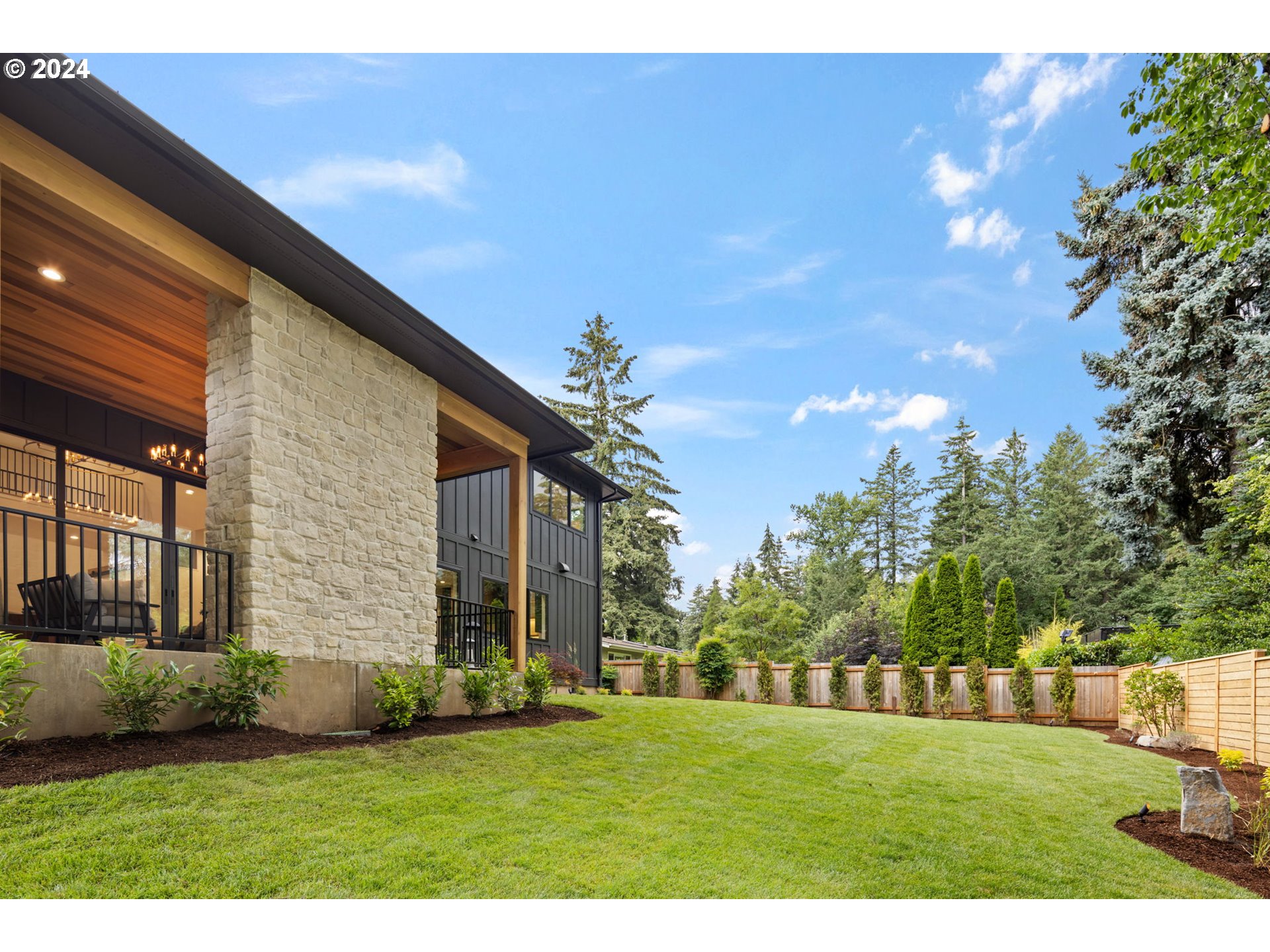 1755 MAPLELEAF RD